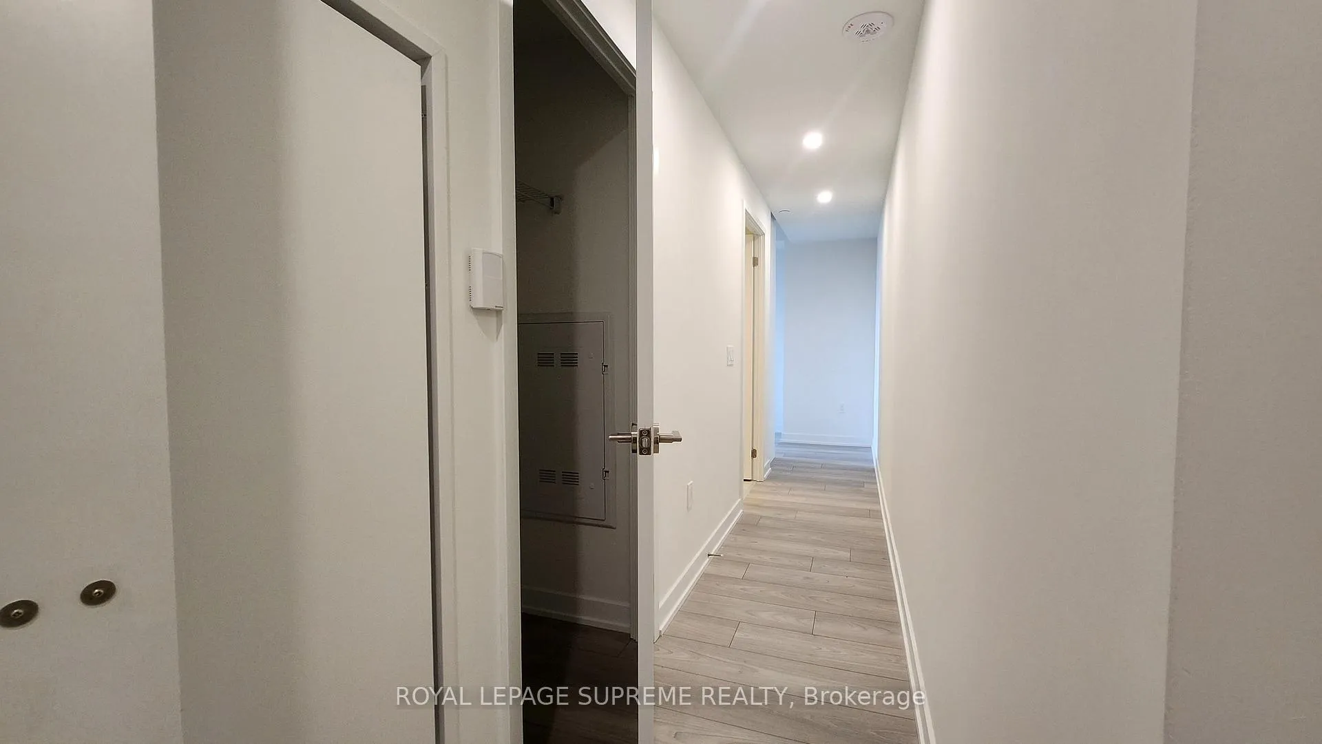 Photo 15 of Unit 418, 1 Fairview Road E, Mississauga, Mississauga Valleys — HOMEH