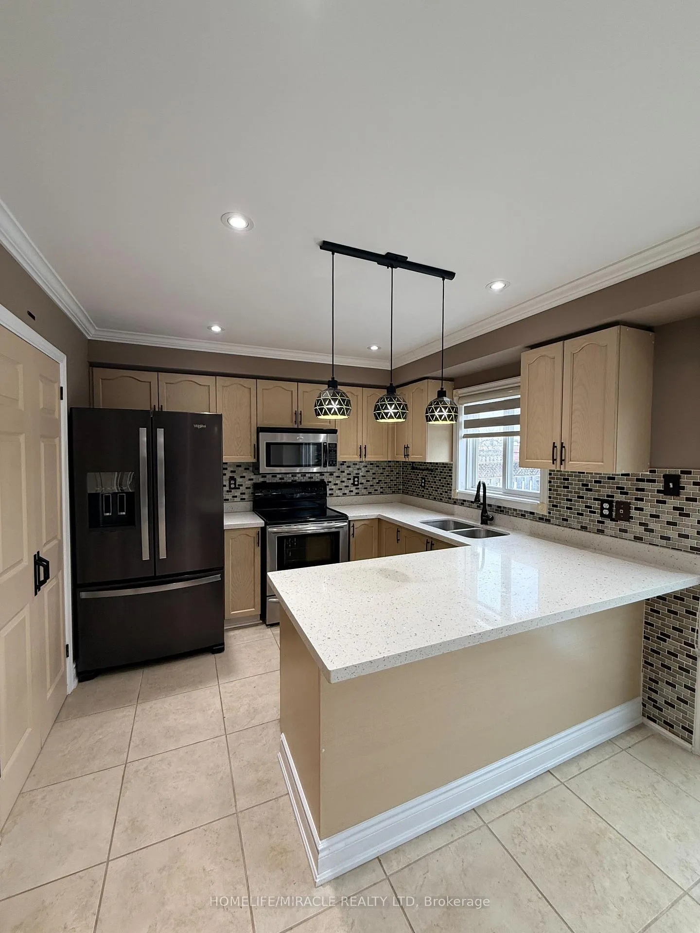 Photo 4 of 9 Caruso Drive, Brampton, Fletcher's West — HOMEH