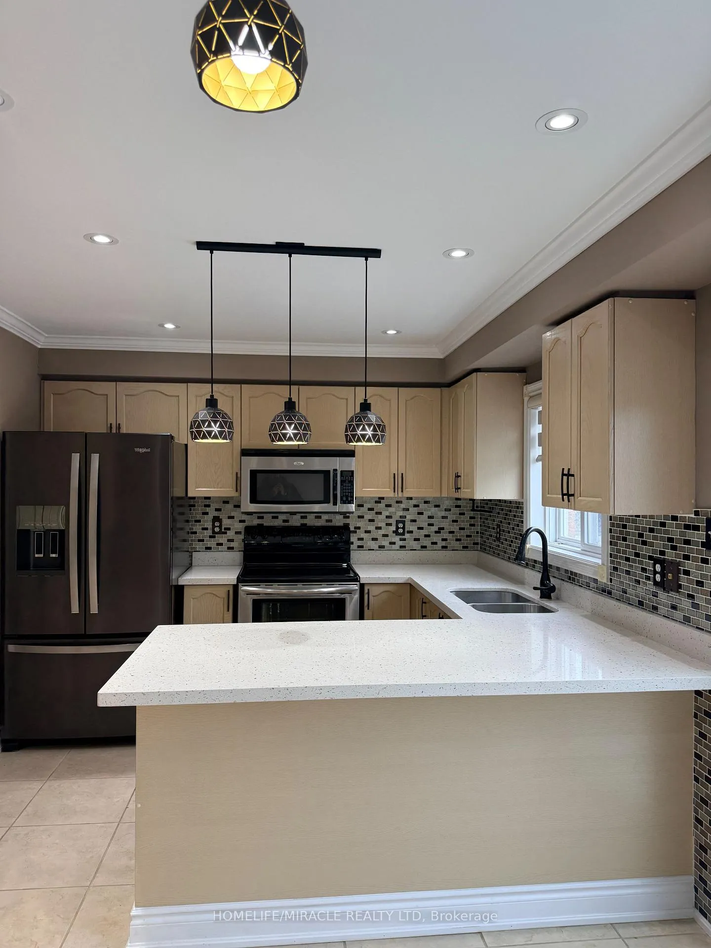 Photo 5 of 9 Caruso Drive, Brampton, Fletcher's West — HOMEH