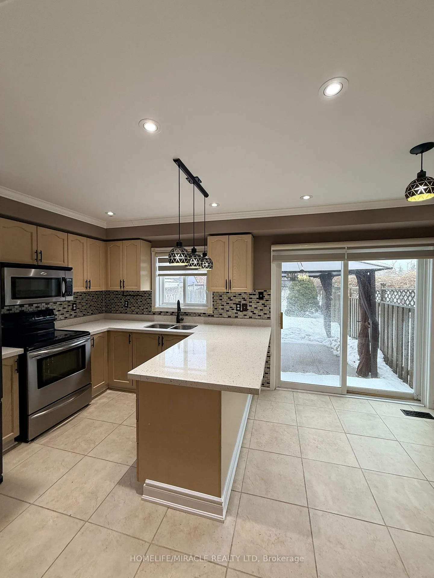 Photo 7 of 9 Caruso Drive, Brampton, Fletcher's West — HOMEH