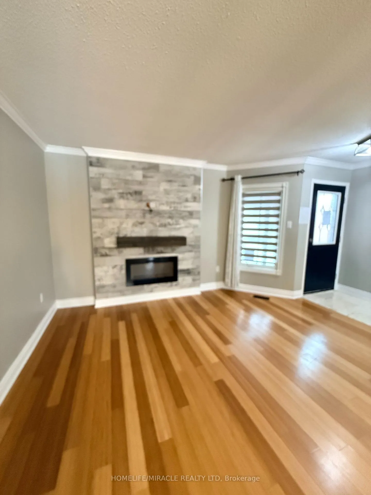Photo 10 of 9 Caruso Drive, Brampton, Fletcher's West — HOMEH