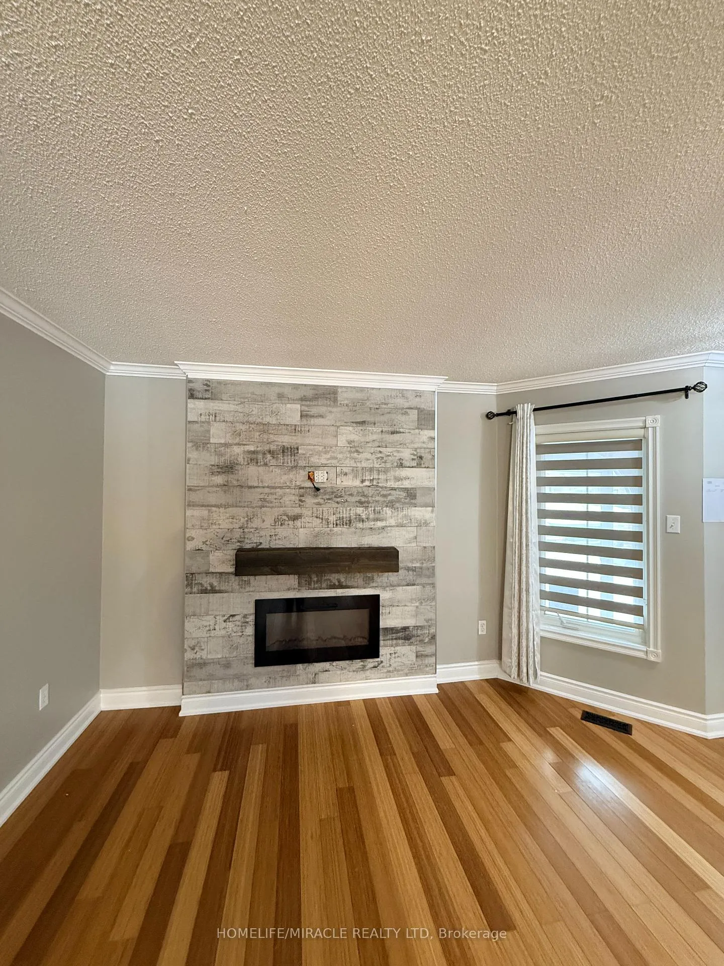 Photo 11 of 9 Caruso Drive, Brampton, Fletcher's West — HOMEH