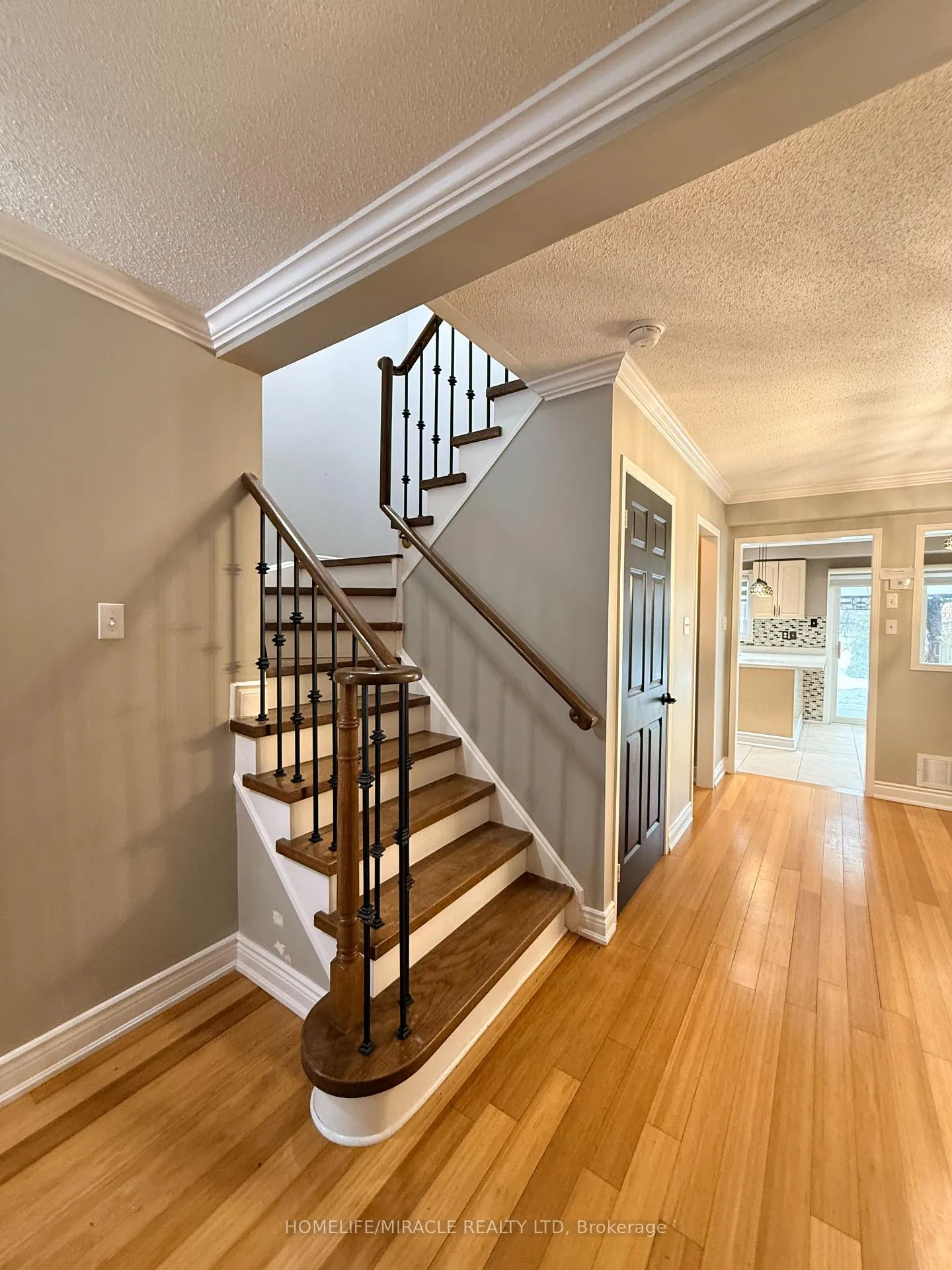 Photo 12 of 9 Caruso Drive, Brampton, Fletcher's West — HOMEH