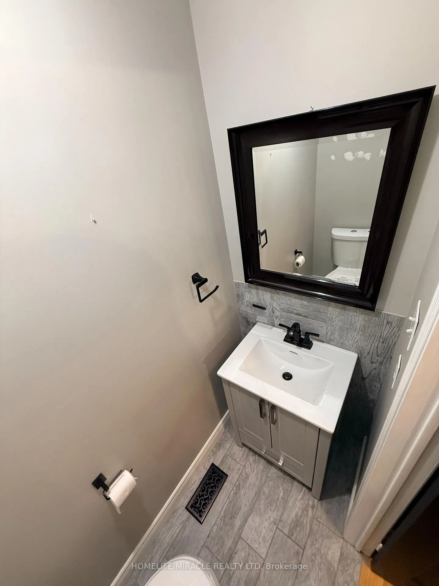 Photo 15 of 9 Caruso Drive, Brampton, Fletcher's West — HOMEH