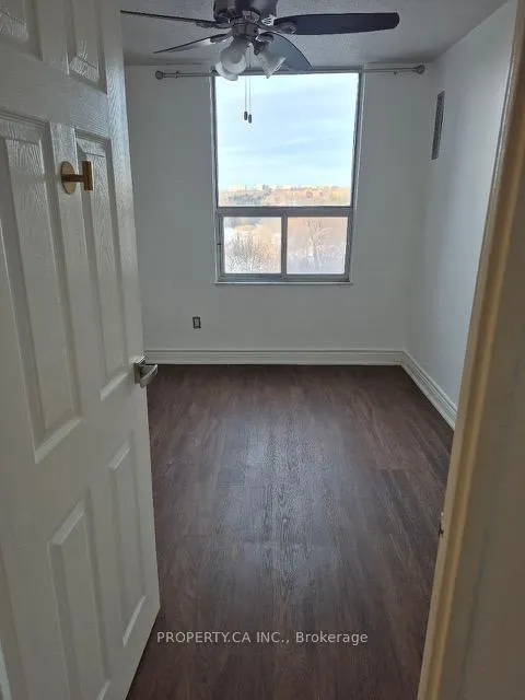 Photo 3 of Unit 712, 10 Edgecliffe Golfway, Toronto, Flemingdon Park — HOMEH