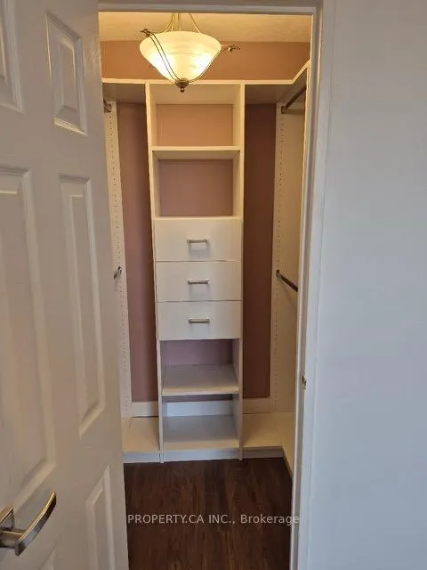 Photo 6 of Unit 712, 10 Edgecliffe Golfway, Toronto, Flemingdon Park — HOMEH
