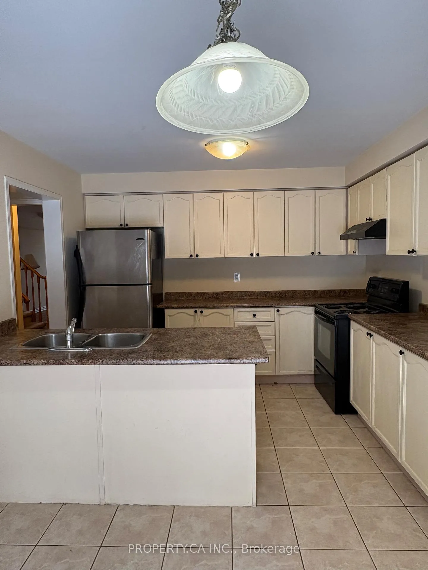 Photo 5 of 87 Norland Circle, Oshawa, Windfields — HOMEH
