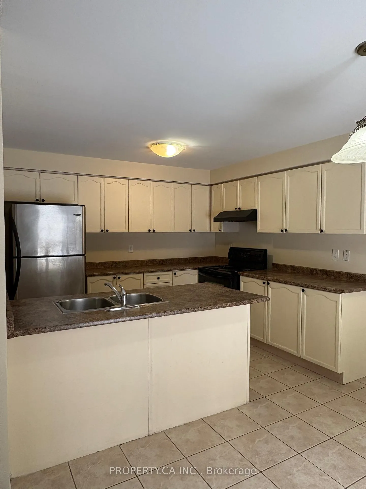 Photo 6 of 87 Norland Circle, Oshawa, Windfields — HOMEH