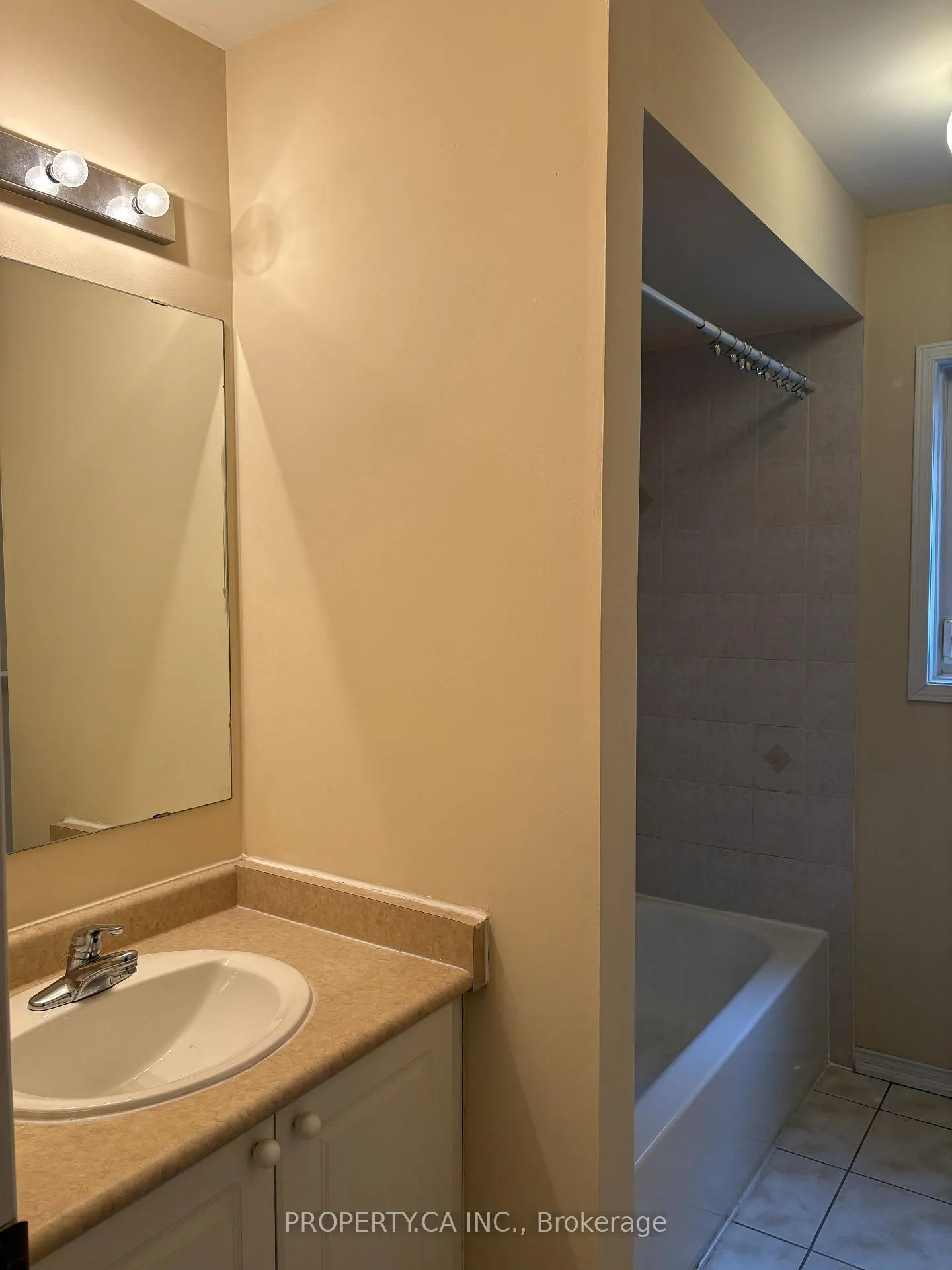 Photo 10 of 87 Norland Circle, Oshawa, Windfields — HOMEH