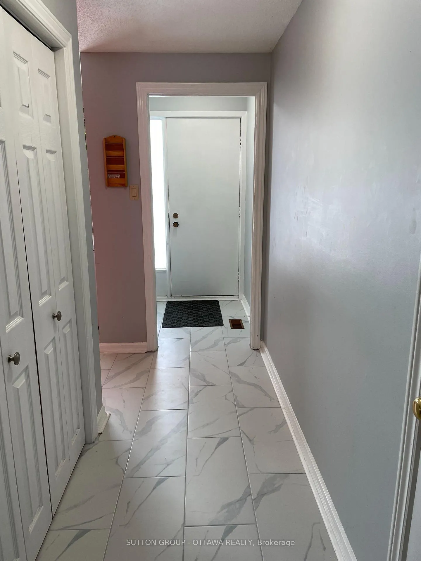 Photo 3 of 1191 Grenoble Crescent, Ottawa, Orleans Wood — HOMEH