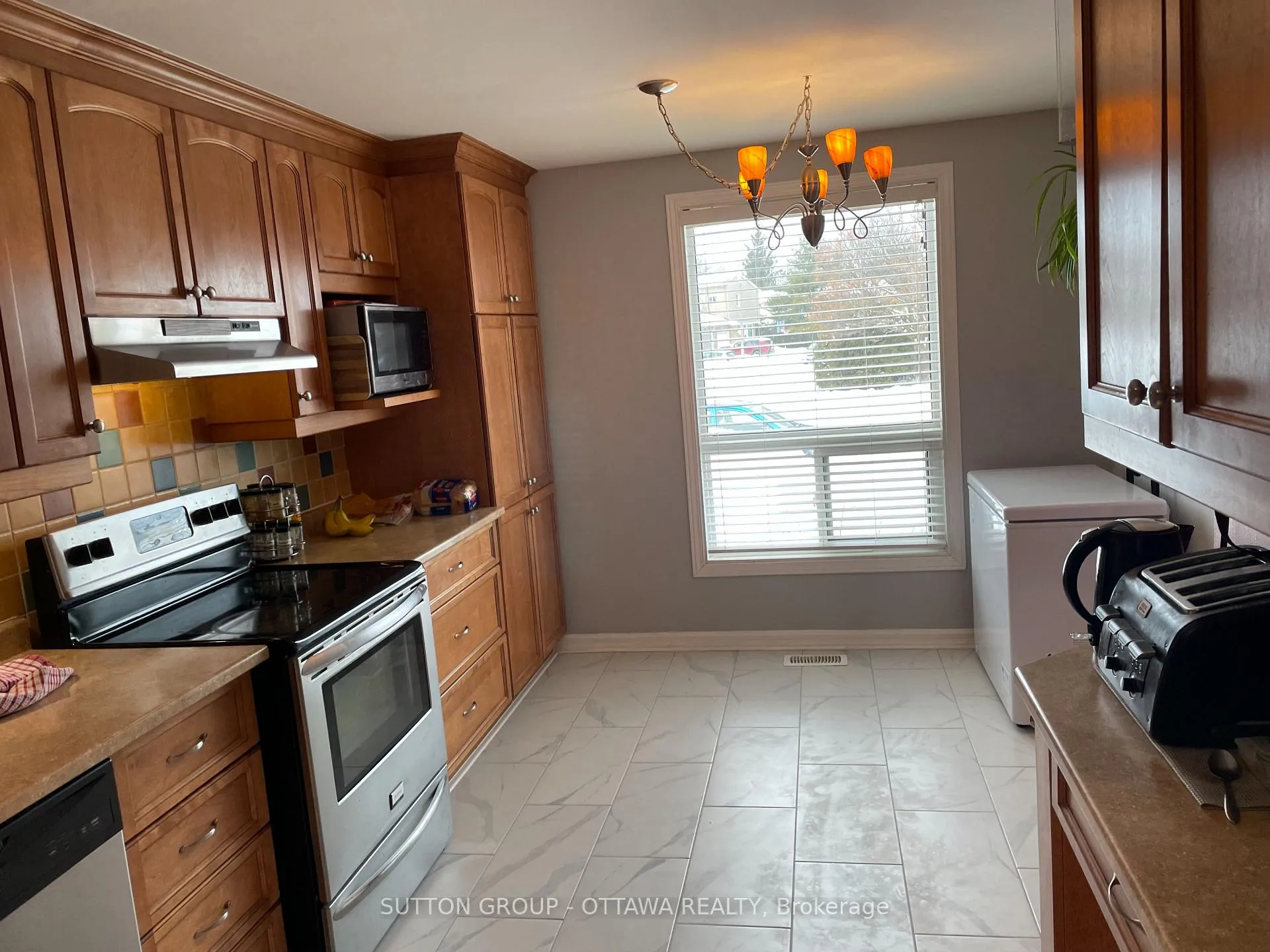 Photo 7 of 1191 Grenoble Crescent, Ottawa, Orleans Wood — HOMEH