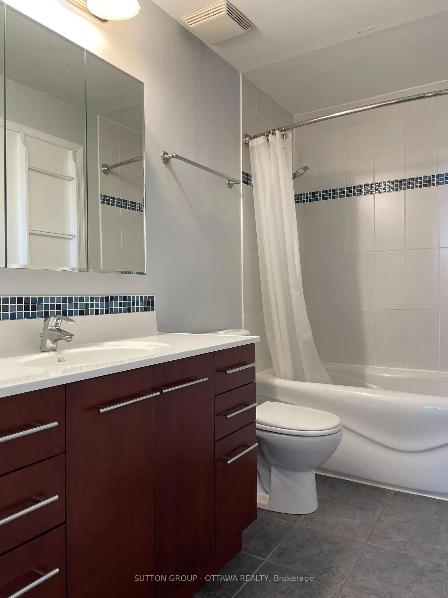 Photo 13 of 1191 Grenoble Crescent, Ottawa, Orleans Wood — HOMEH