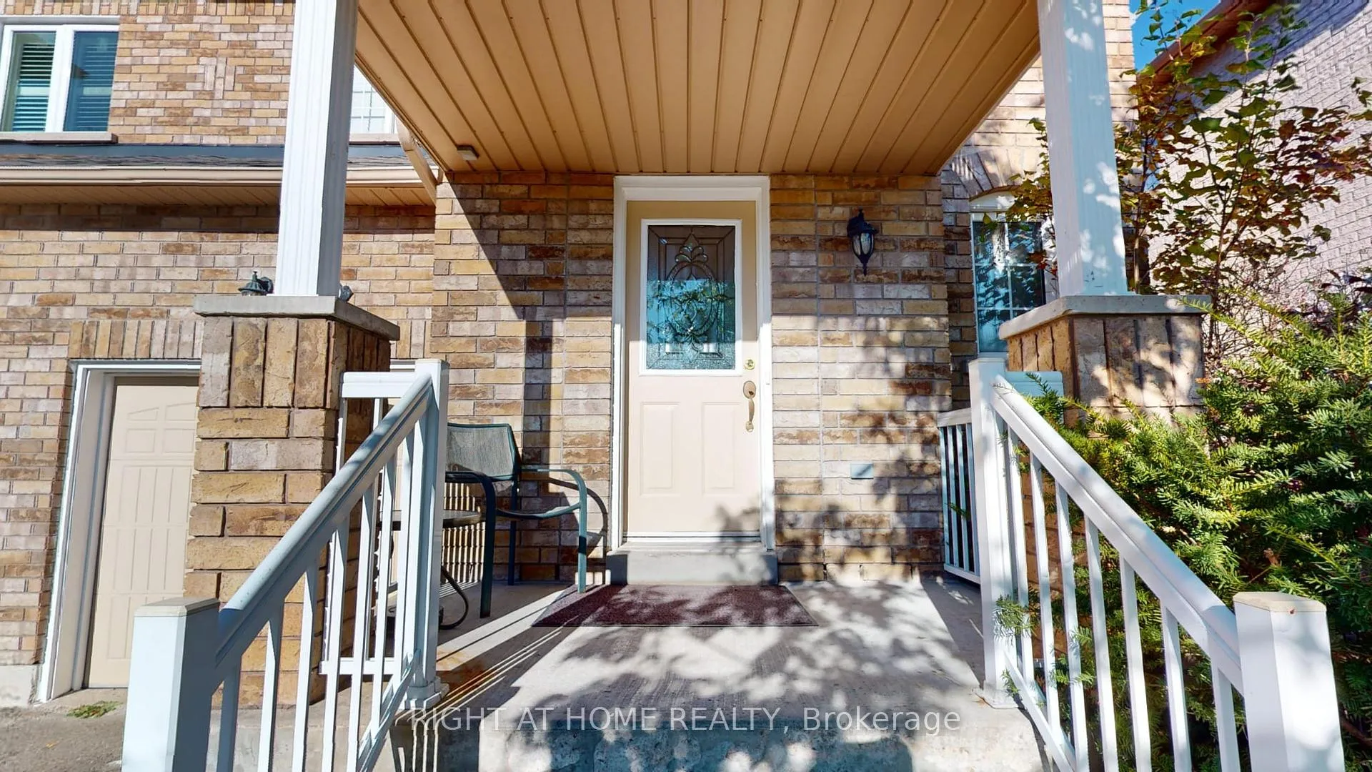 Photo 2 of 71 Beavervalley Drive, Brampton, Fletcher's Meadow — HOMEH