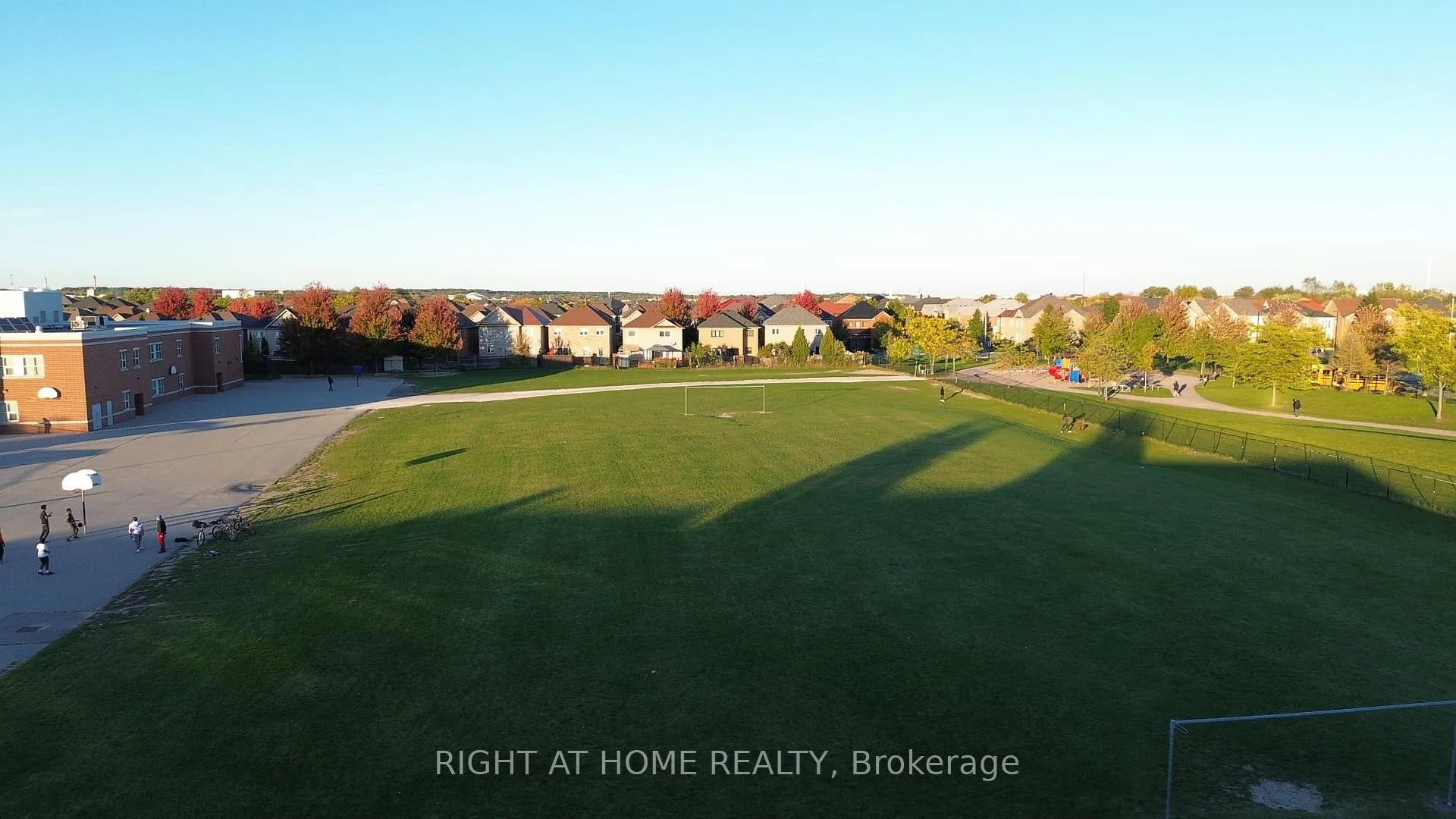 Photo 5 of 71 Beavervalley Drive, Brampton, Fletcher's Meadow — HOMEH