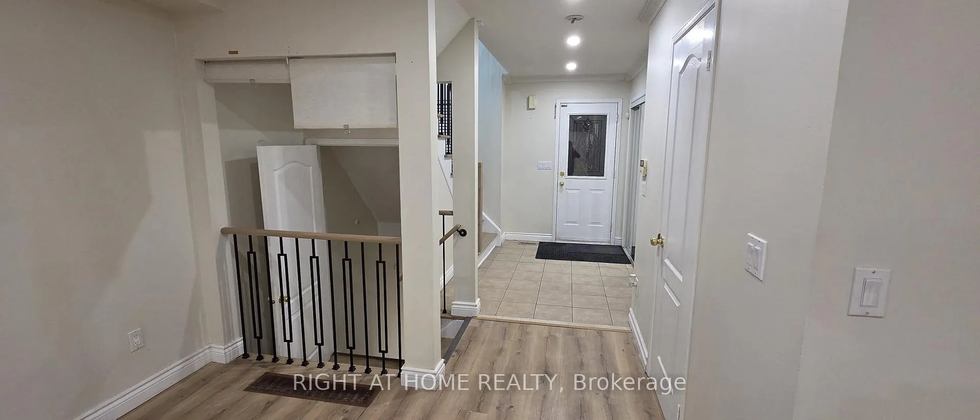 Photo 6 of 71 Beavervalley Drive, Brampton, Fletcher's Meadow — HOMEH