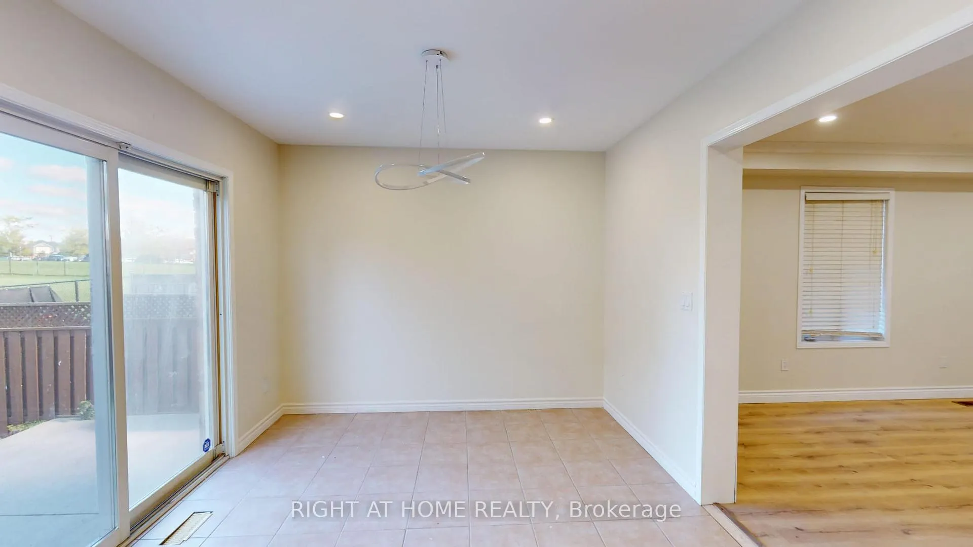 Photo 14 of 71 Beavervalley Drive, Brampton, Fletcher's Meadow — HOMEH