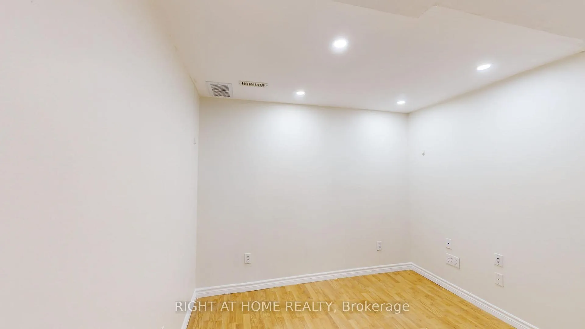 Photo 15 of 71 Beavervalley Drive, Brampton, Fletcher's Meadow — HOMEH