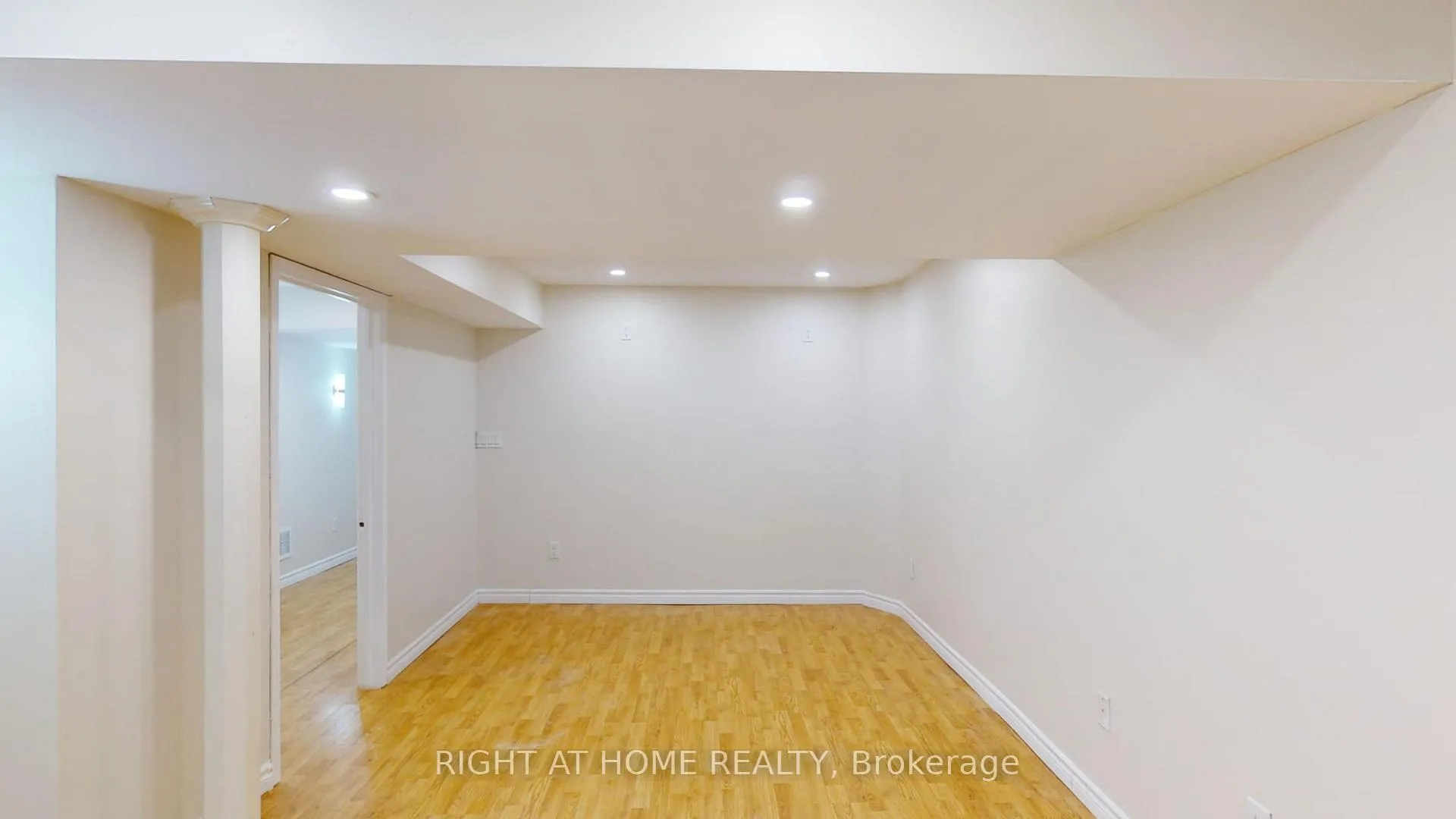 Photo 16 of 71 Beavervalley Drive, Brampton, Fletcher's Meadow — HOMEH