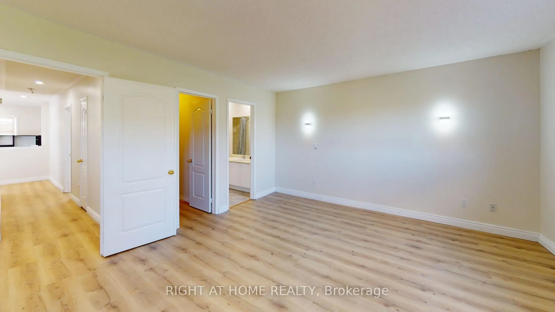 Photo 18 of 71 Beavervalley Drive, Brampton, Fletcher's Meadow — HOMEH