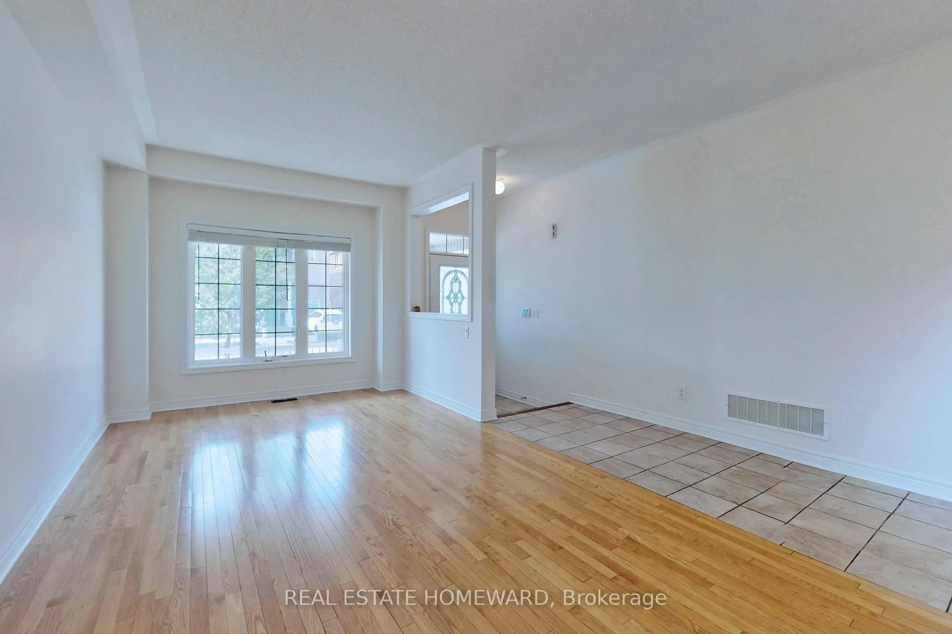 Photo 3 of 119 Capera Drive, Vaughan, Vellore Village — HOMEH