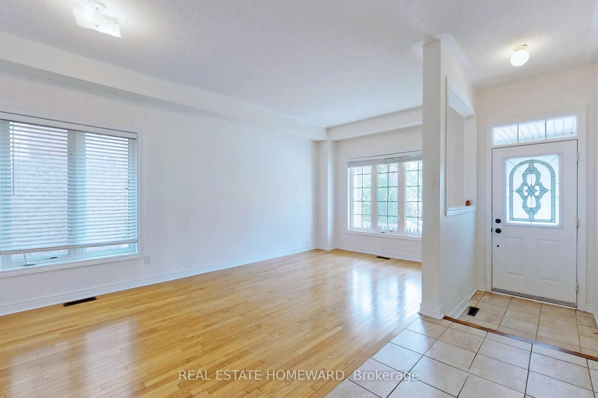 Photo 4 of 119 Capera Drive, Vaughan, Vellore Village — HOMEH