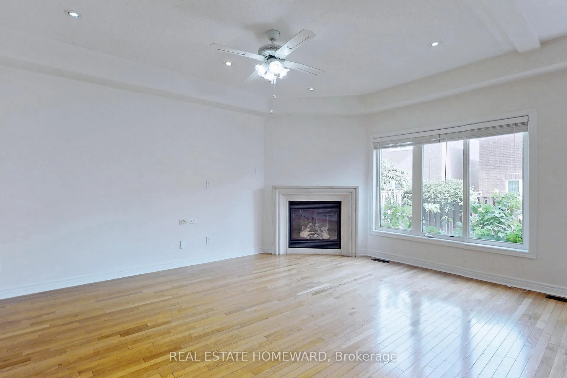 Photo 6 of 119 Capera Drive, Vaughan, Vellore Village — HOMEH