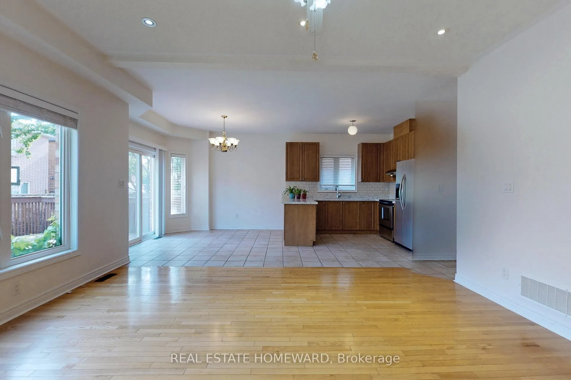 Photo 8 of 119 Capera Drive, Vaughan, Vellore Village — HOMEH