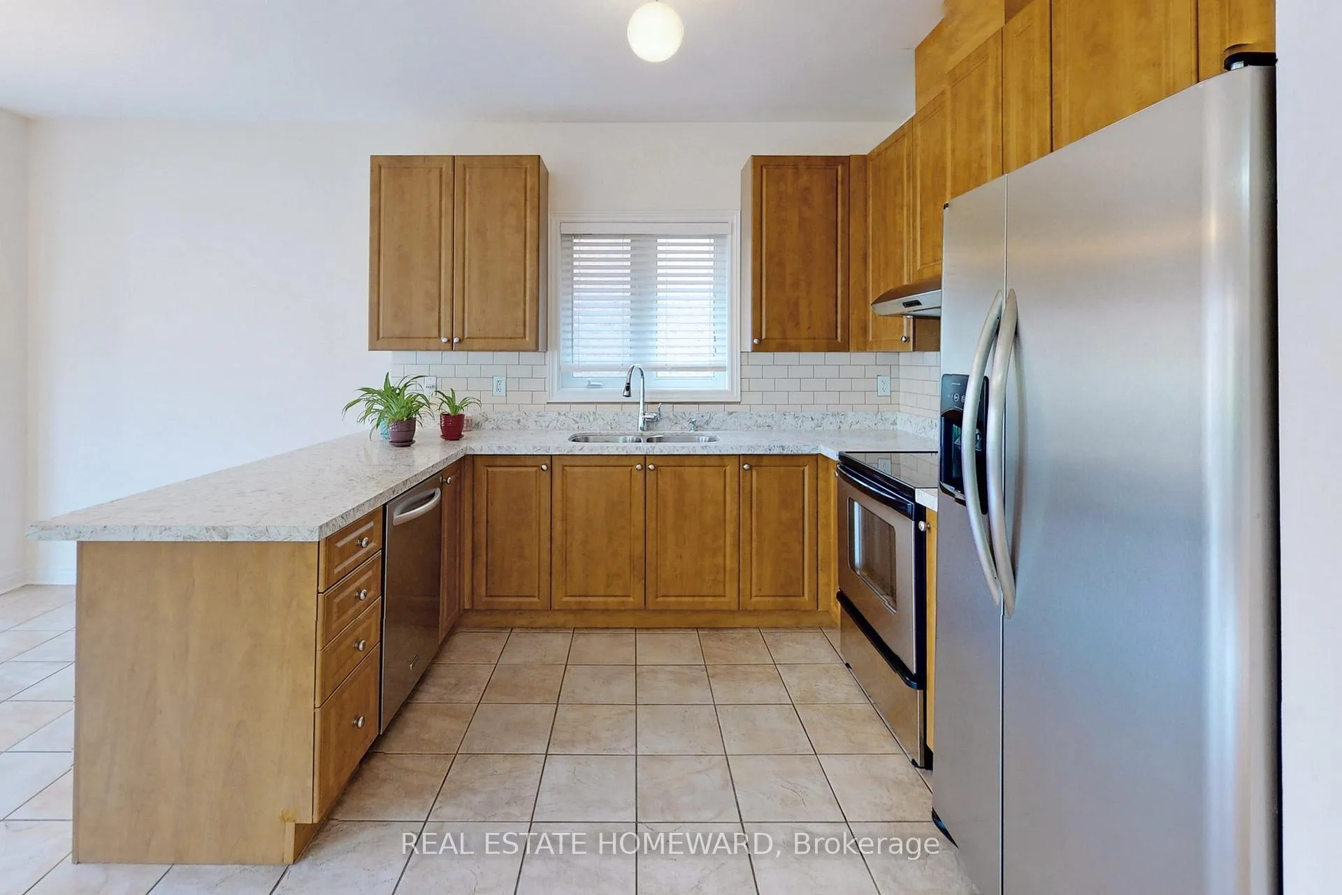 Photo 10 of 119 Capera Drive, Vaughan, Vellore Village — HOMEH