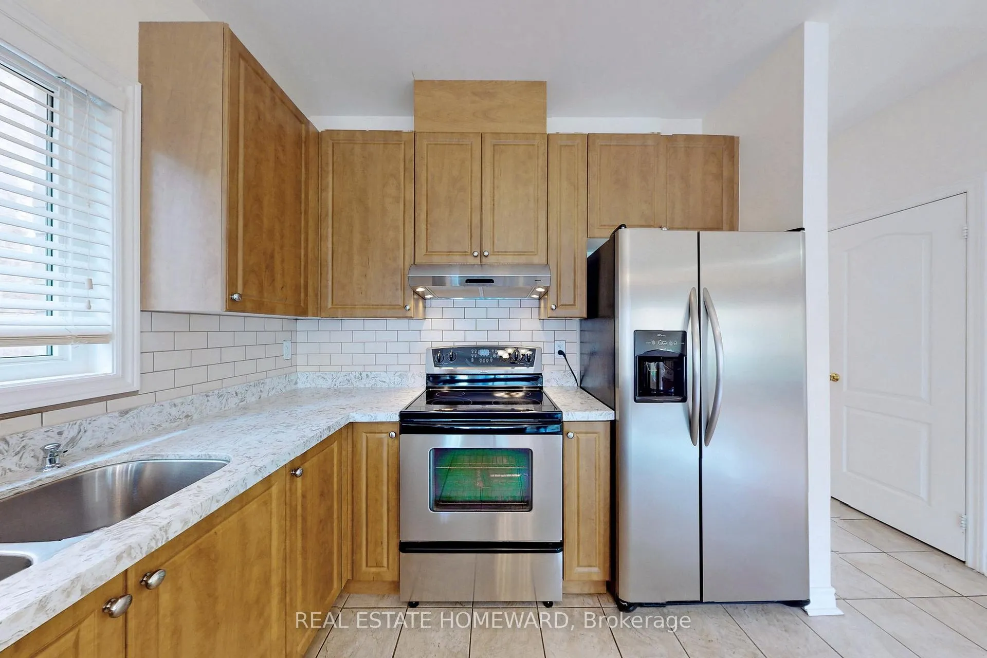 Photo 11 of 119 Capera Drive, Vaughan, Vellore Village — HOMEH