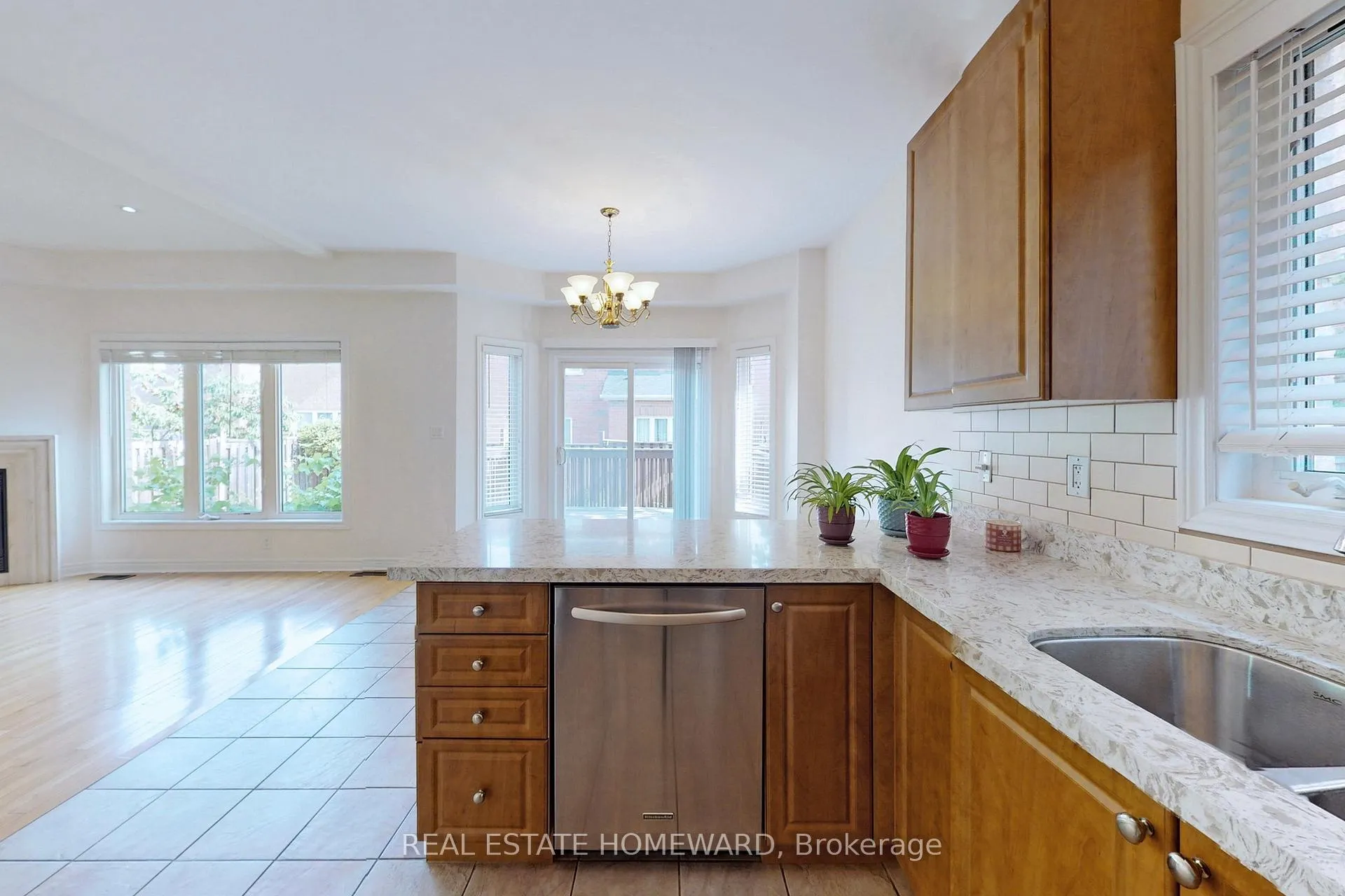 Photo 12 of 119 Capera Drive, Vaughan, Vellore Village — HOMEH