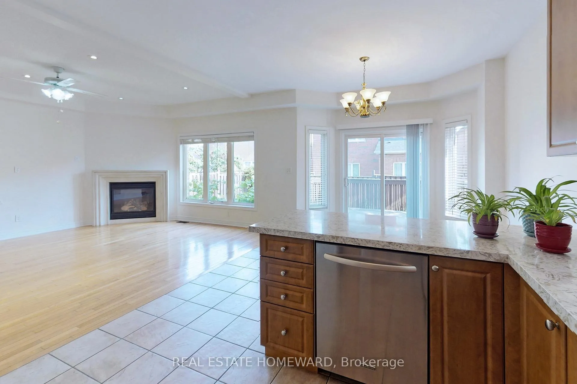 Photo 13 of 119 Capera Drive, Vaughan, Vellore Village — HOMEH