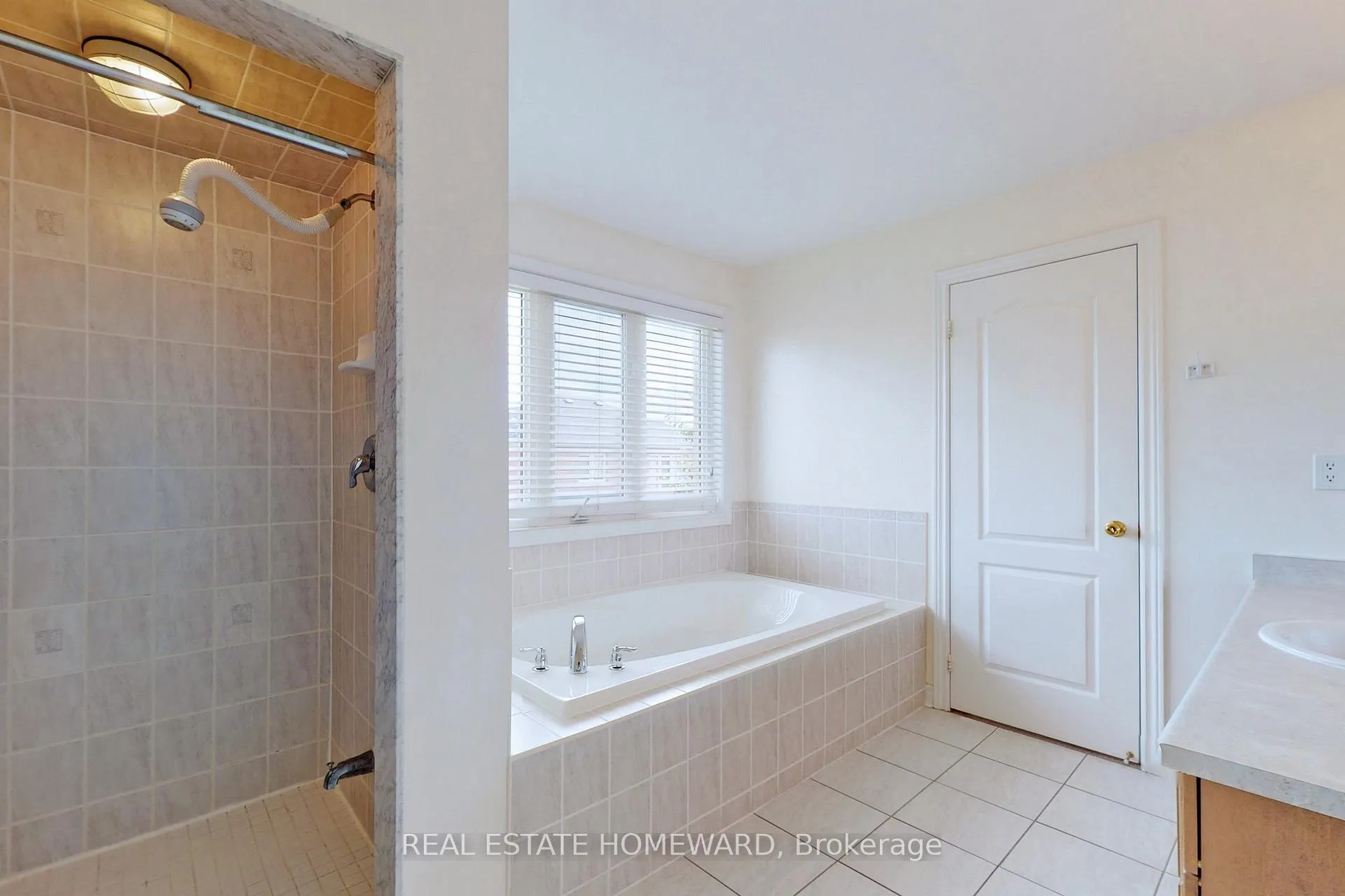 Photo 24 of 119 Capera Drive, Vaughan, Vellore Village — HOMEH