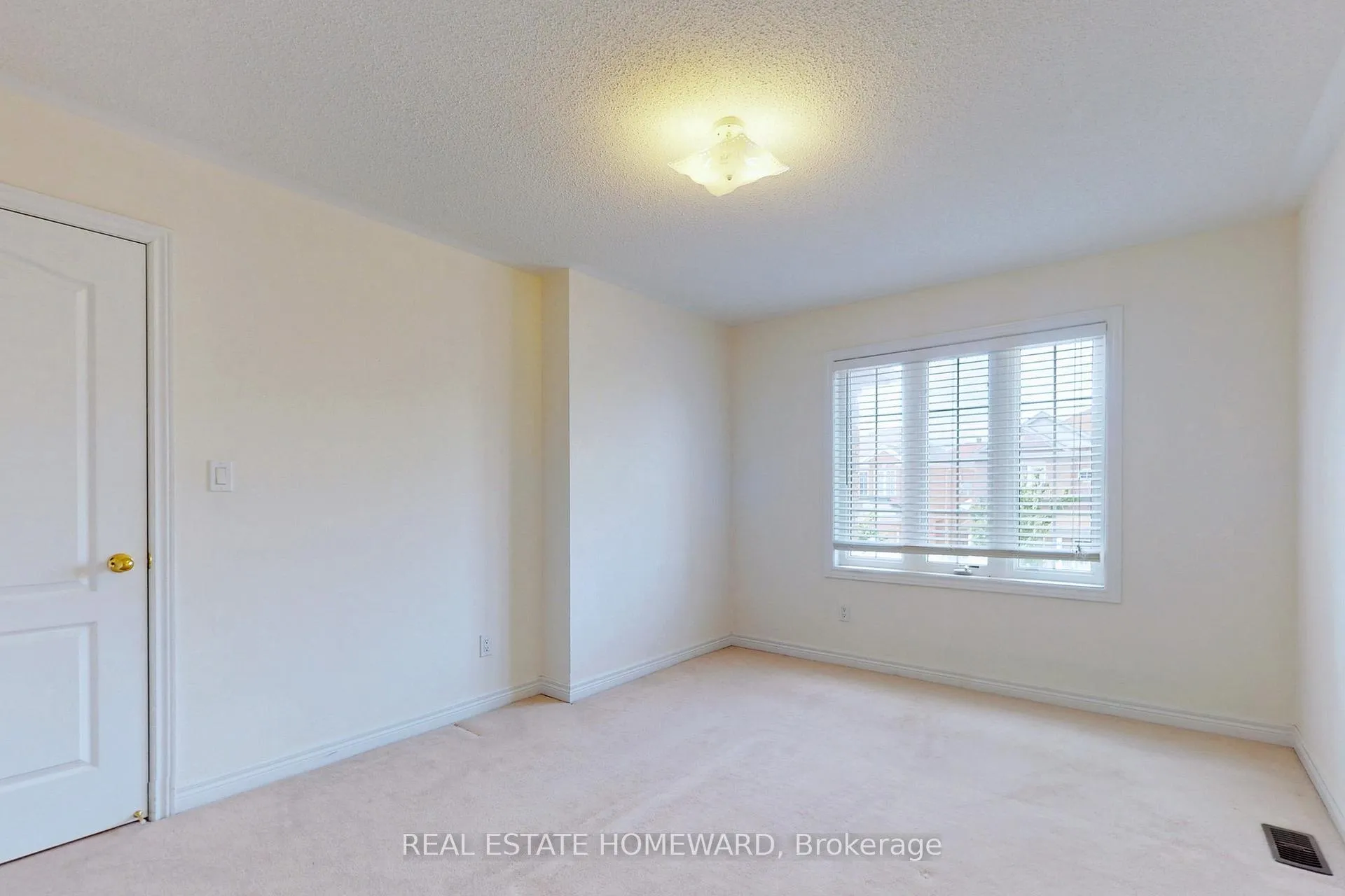 Photo 29 of 119 Capera Drive, Vaughan, Vellore Village — HOMEH