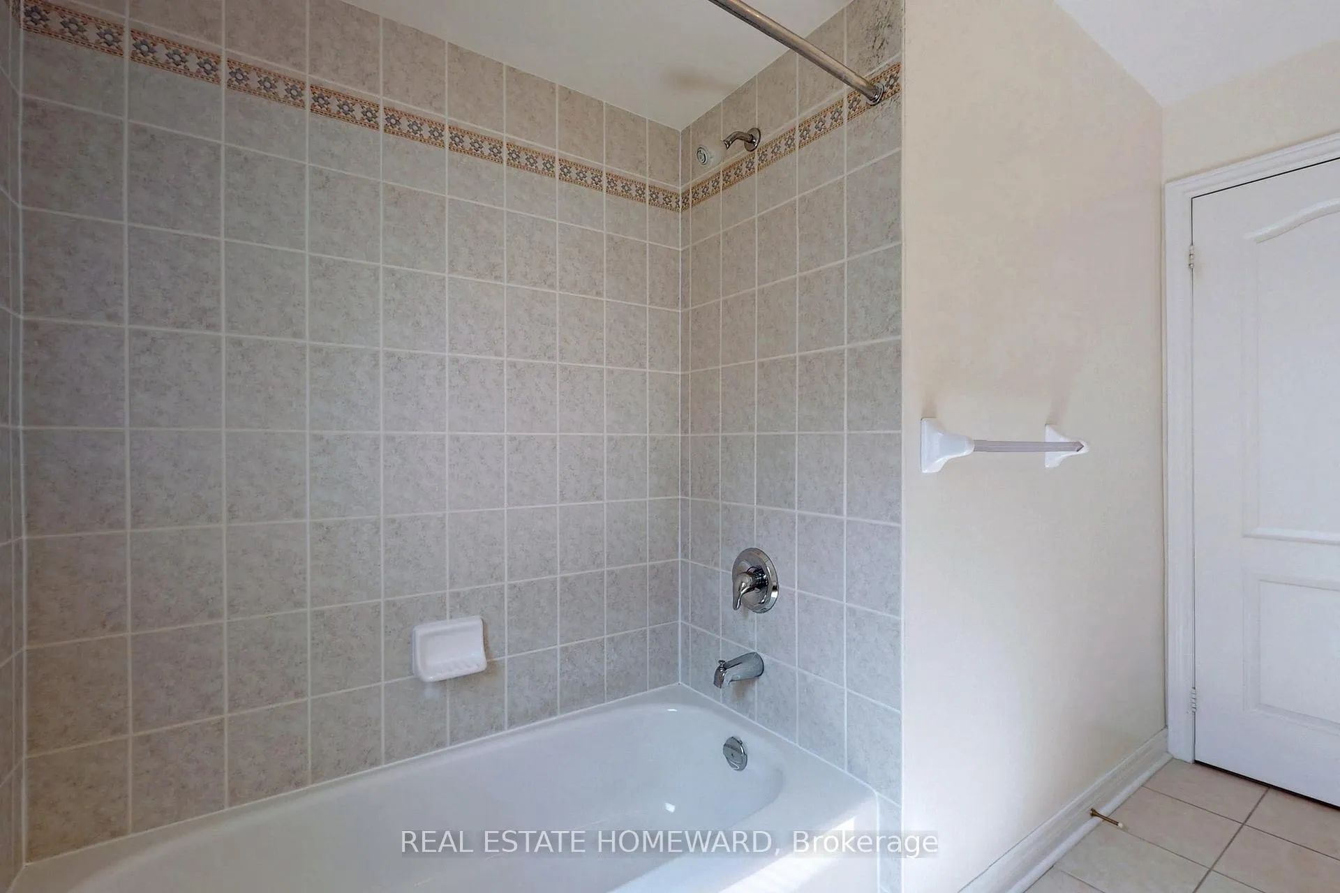 Photo 32 of 119 Capera Drive, Vaughan, Vellore Village — HOMEH