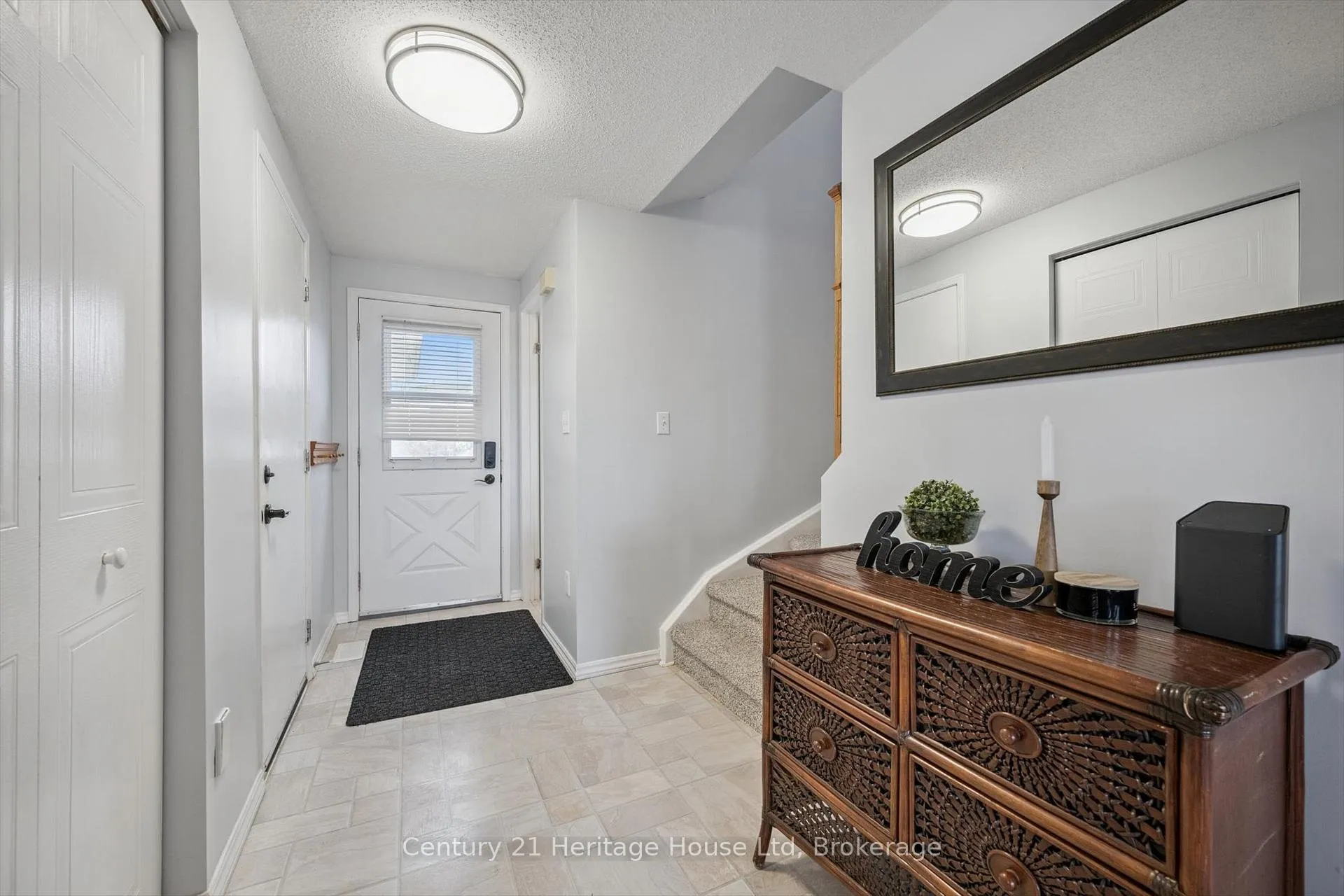 Photo 3 of 425 Misty Crescent, Kitchener, Grand River North — HOMEH