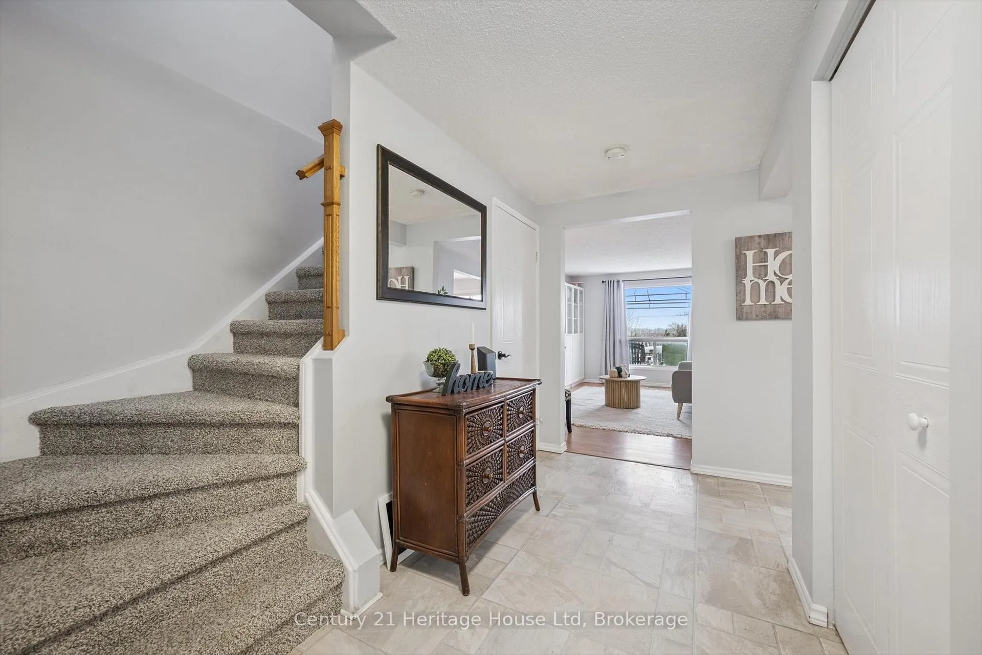 Photo 4 of 425 Misty Crescent, Kitchener, Grand River North — HOMEH