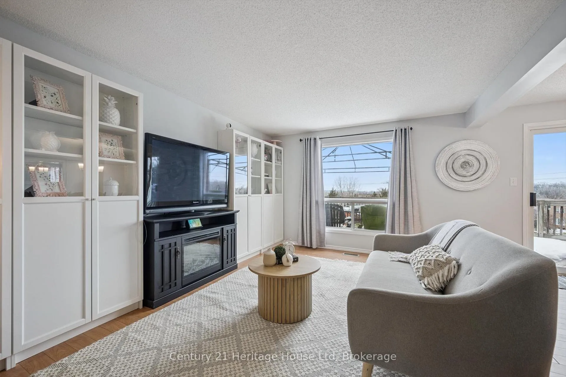 Photo 5 of 425 Misty Crescent, Kitchener, Grand River North — HOMEH