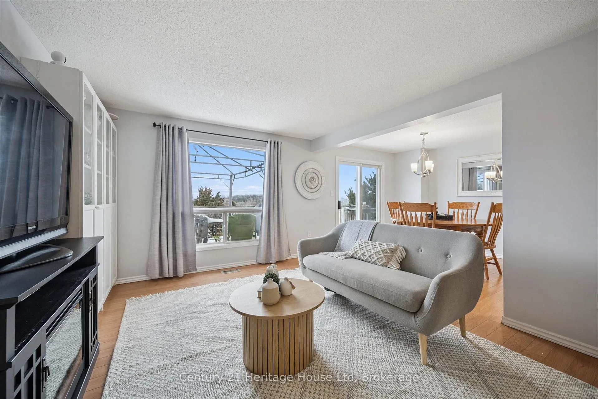 Photo 6 of 425 Misty Crescent, Kitchener, Grand River North — HOMEH