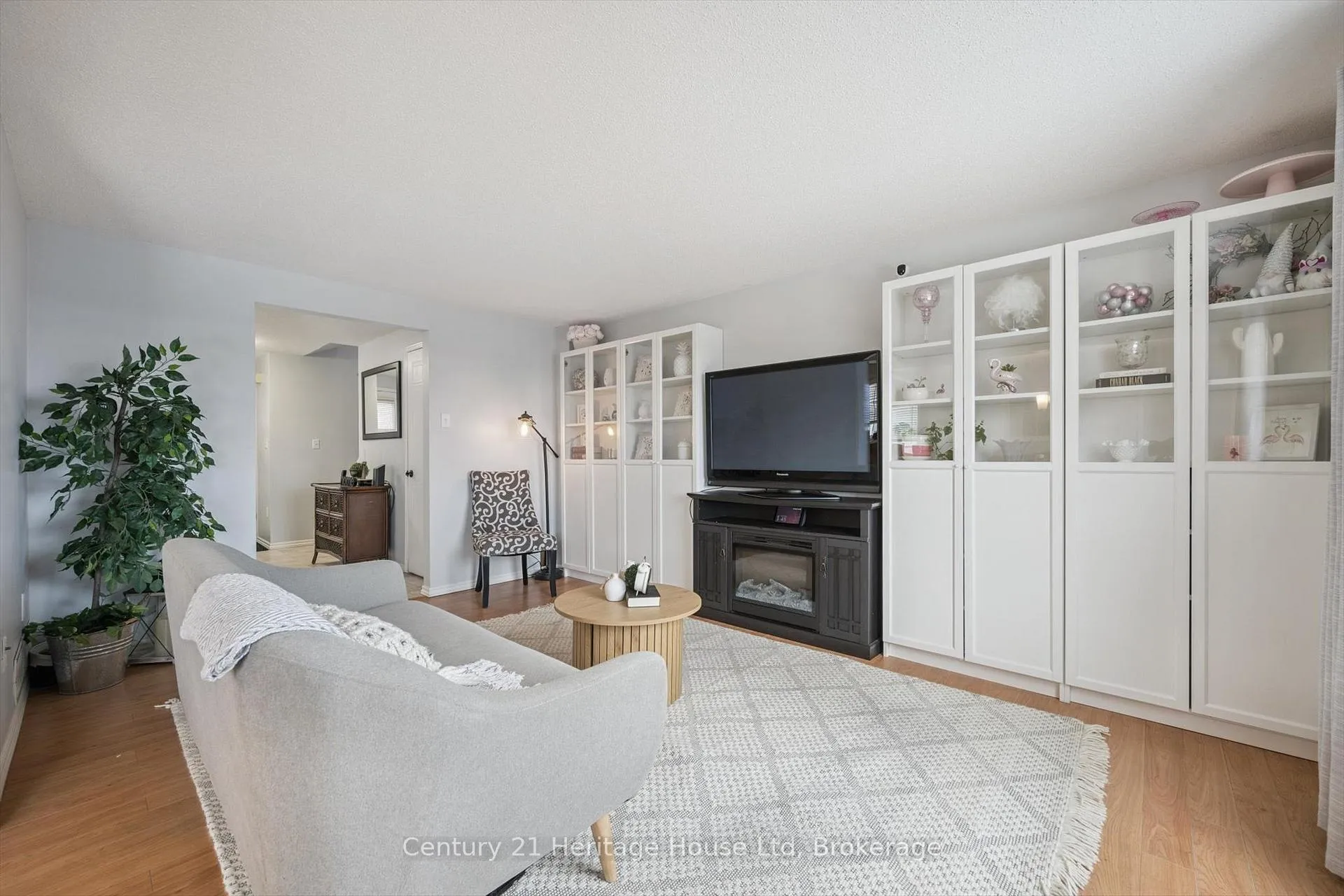 Photo 7 of 425 Misty Crescent, Kitchener, Grand River North — HOMEH