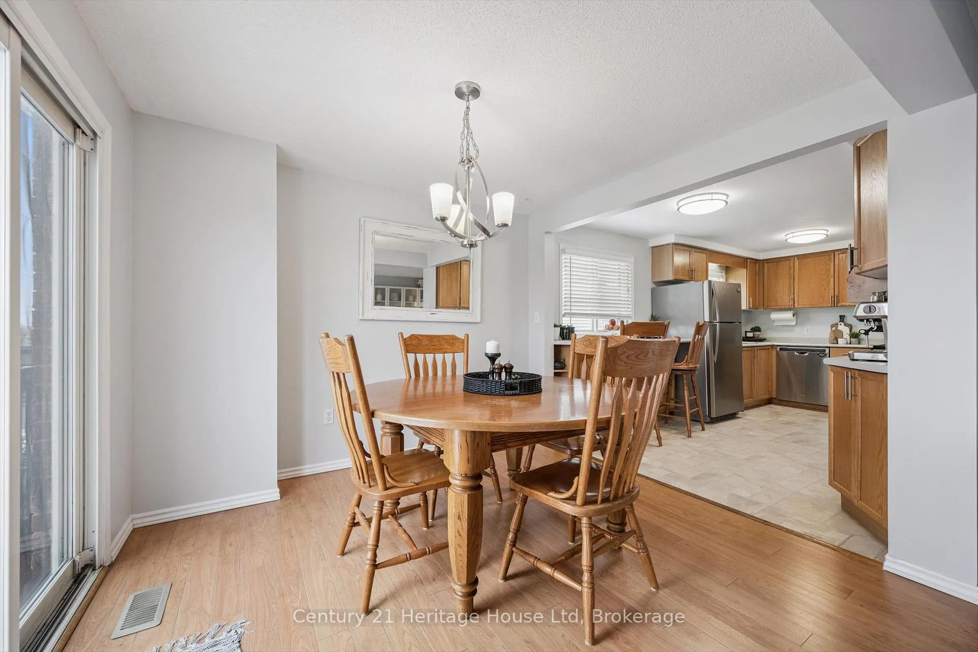 Photo 8 of 425 Misty Crescent, Kitchener, Grand River North — HOMEH