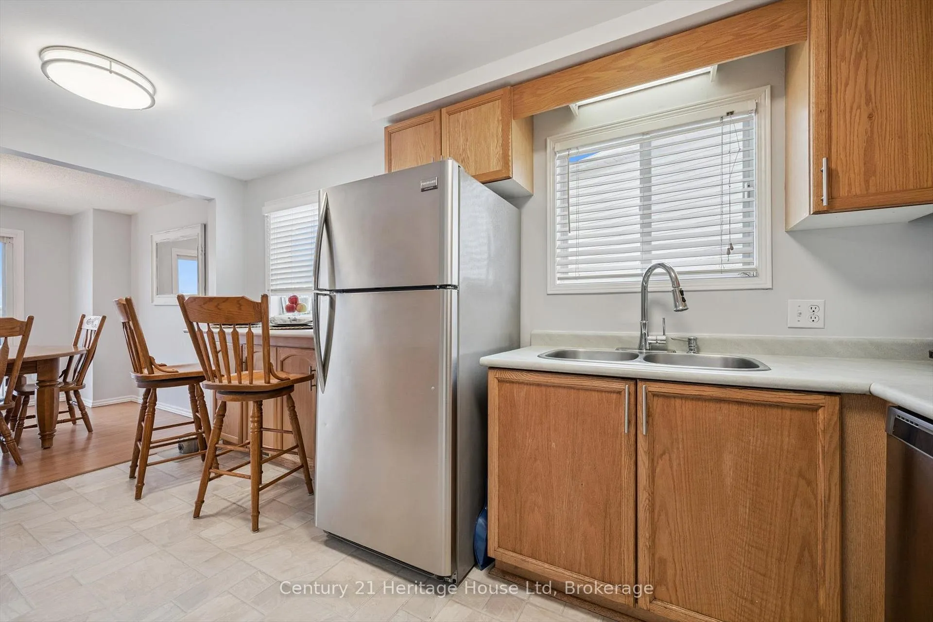 Photo 11 of 425 Misty Crescent, Kitchener, Grand River North — HOMEH