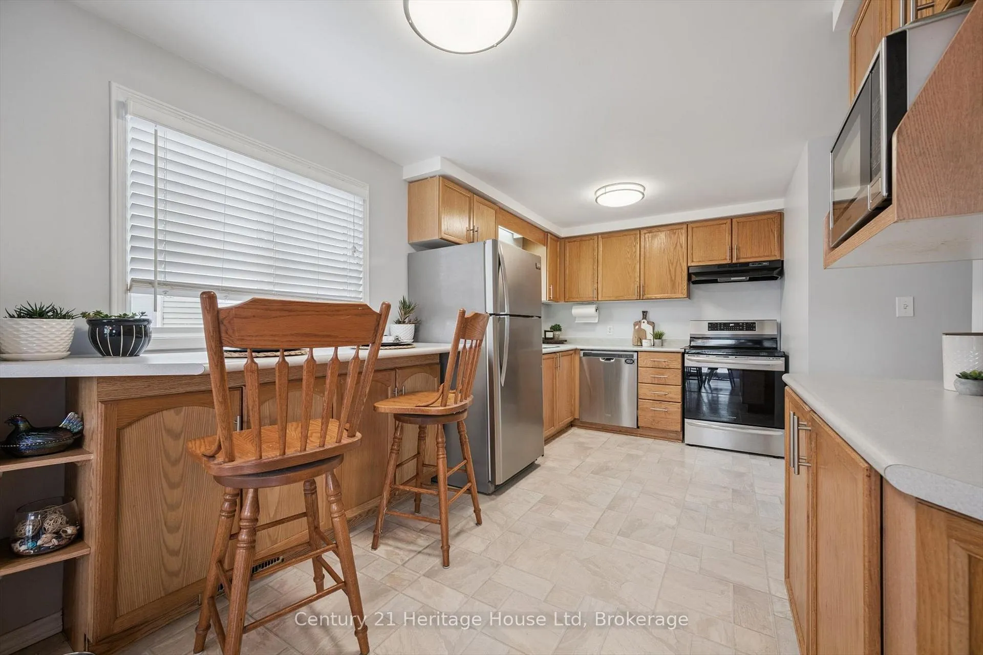 Photo 14 of 425 Misty Crescent, Kitchener, Grand River North — HOMEH