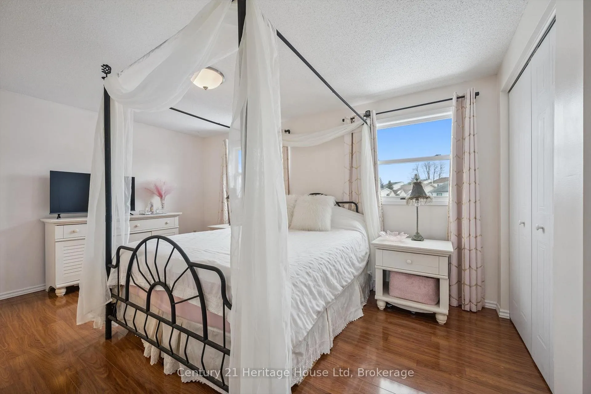 Photo 17 of 425 Misty Crescent, Kitchener, Grand River North — HOMEH