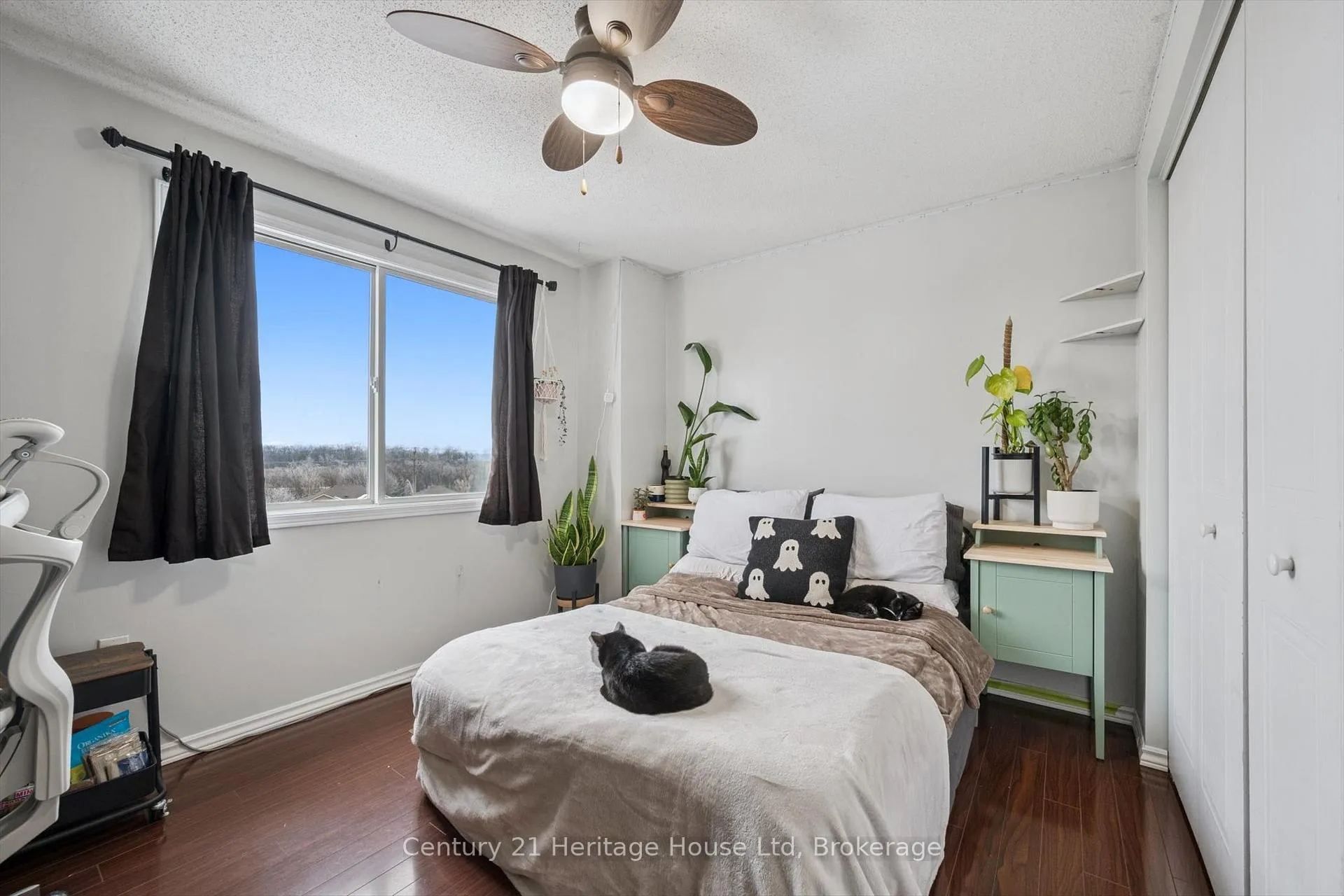 Photo 22 of 425 Misty Crescent, Kitchener, Grand River North — HOMEH