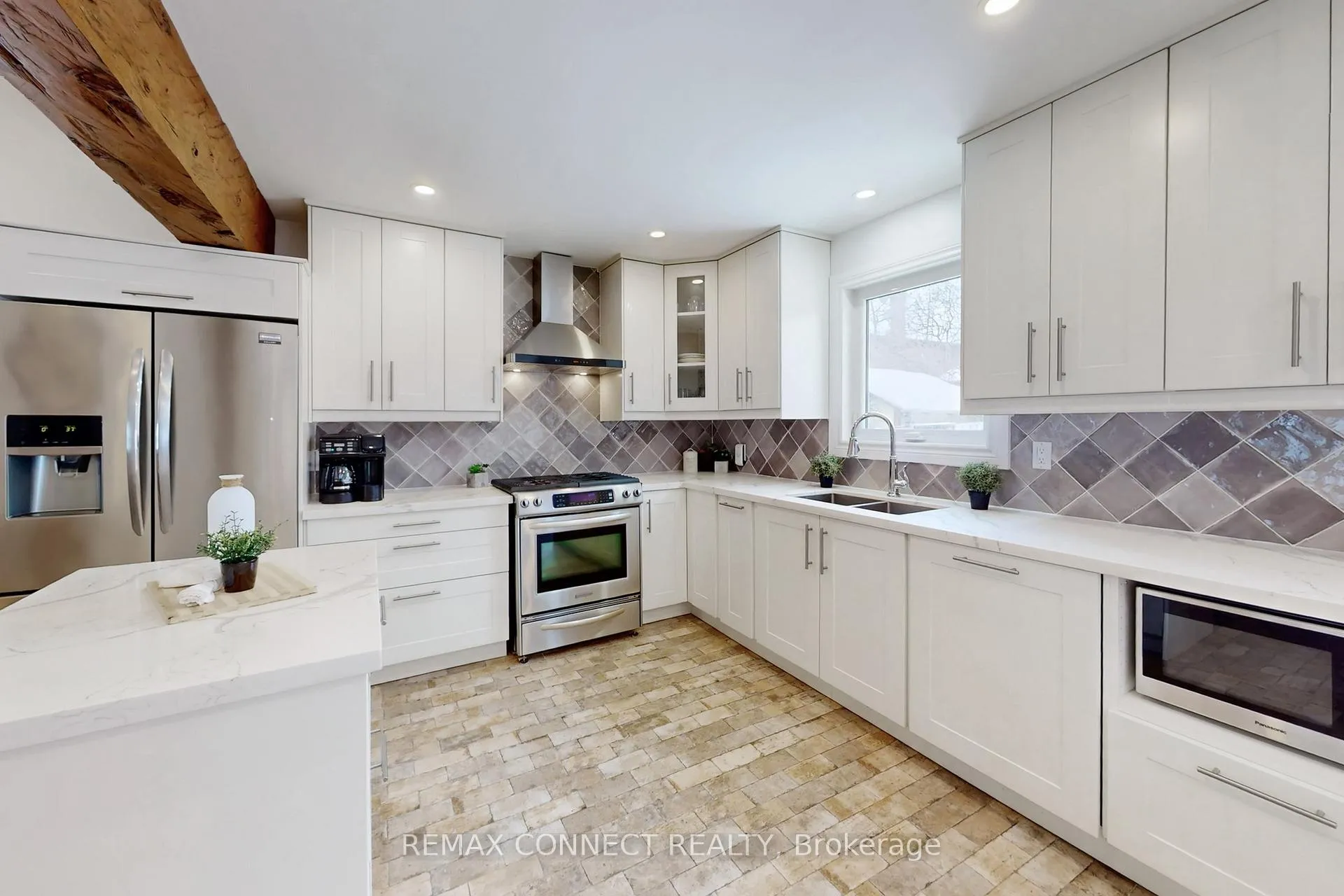 Photo 8 of 20 Beaumont Drive, Ajax, Central West — HOMEH