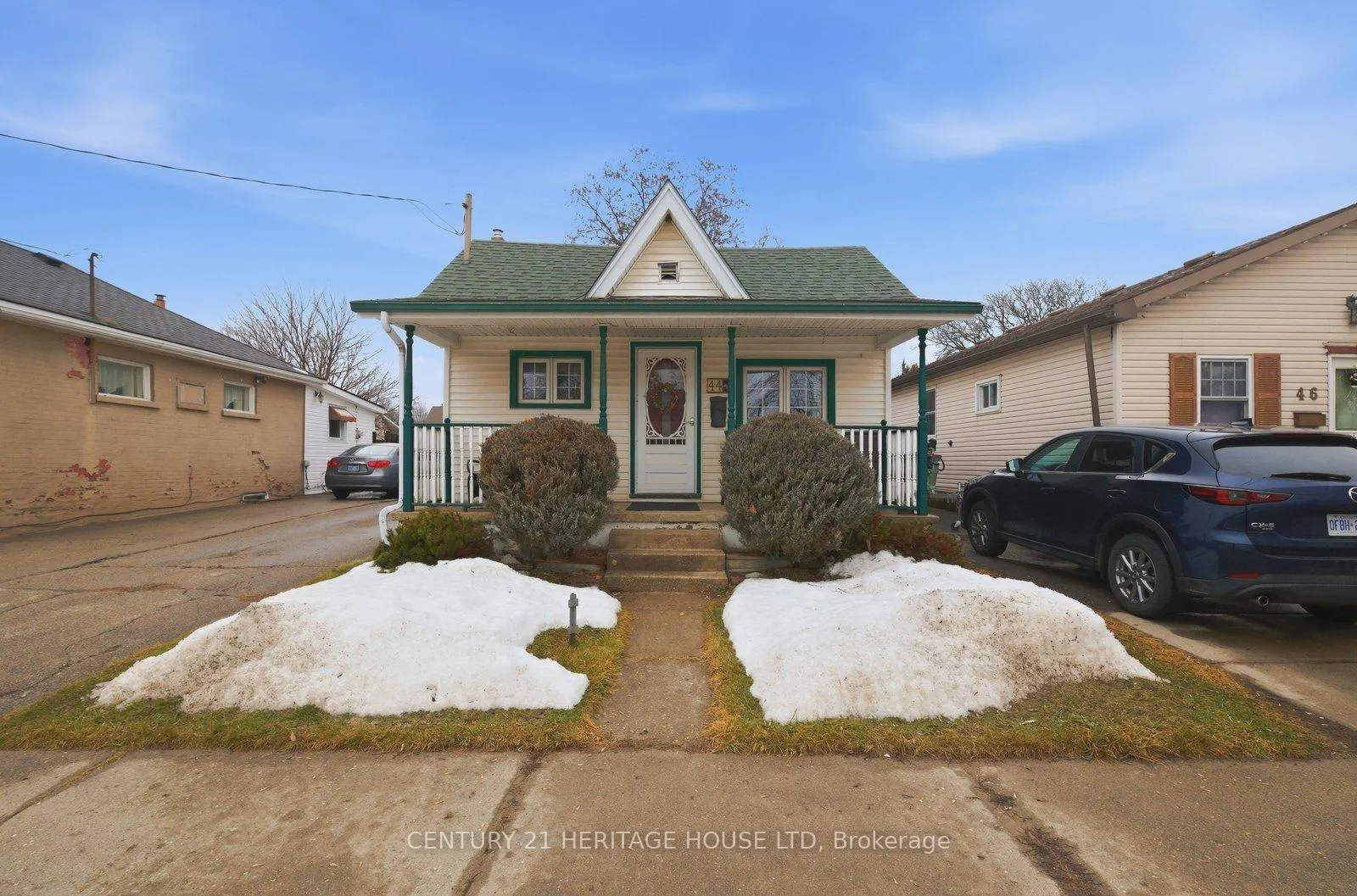 Photo 2 of 44 Curtis Street, Brantford — HOMEH