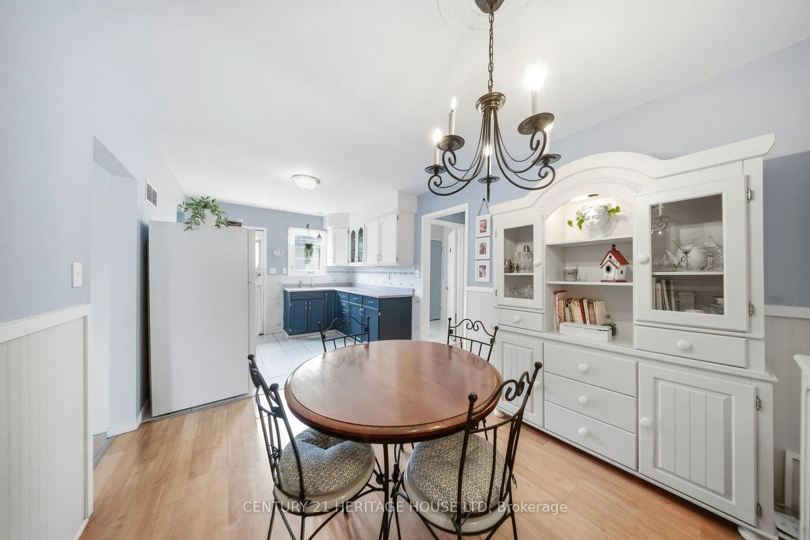 Photo 10 of 44 Curtis Street, Brantford — HOMEH