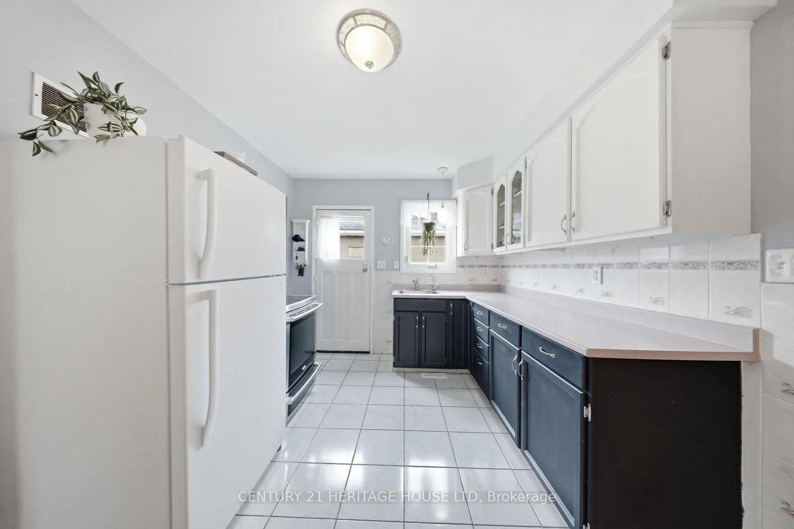 Photo 11 of 44 Curtis Street, Brantford — HOMEH