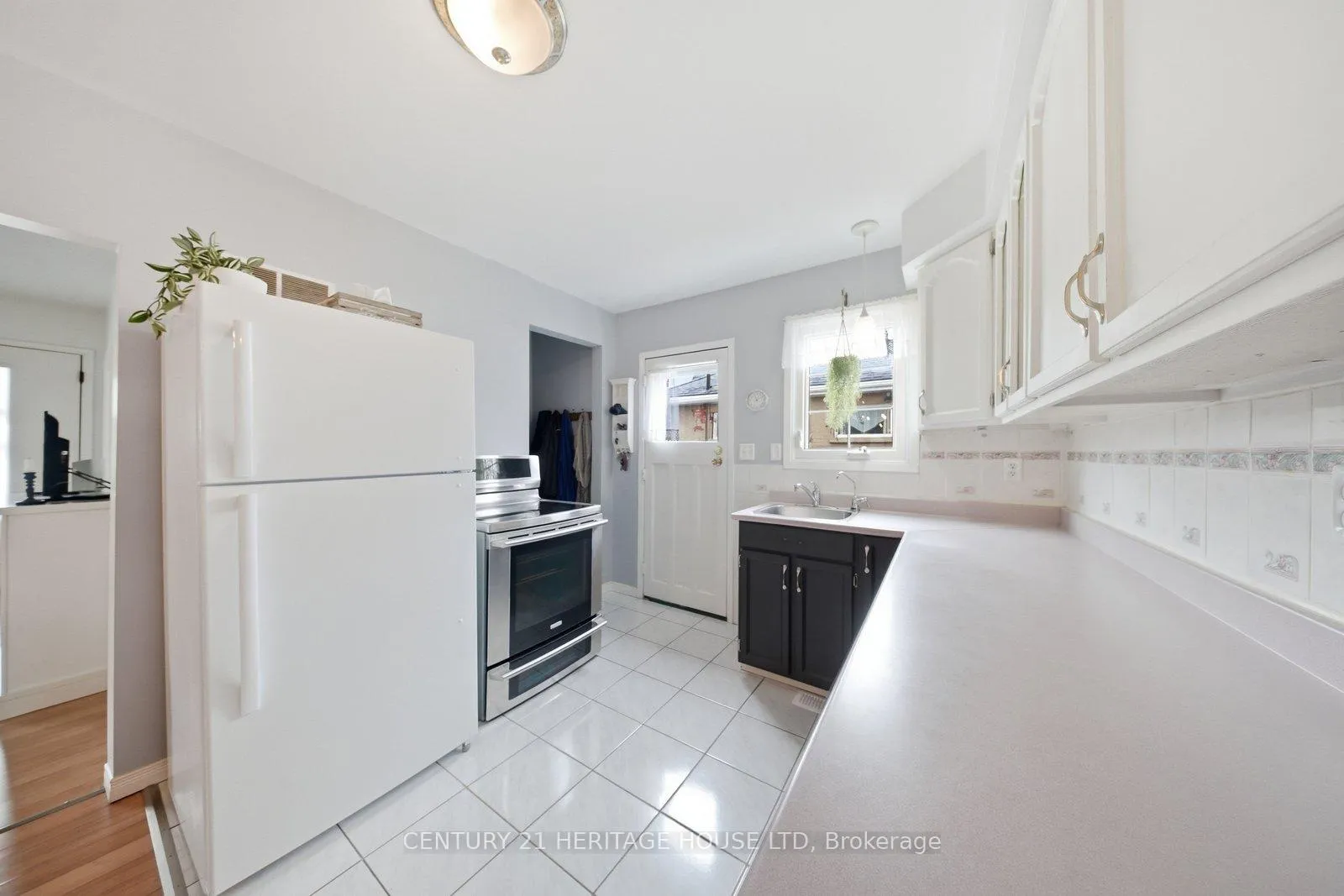 Photo 12 of 44 Curtis Street, Brantford — HOMEH