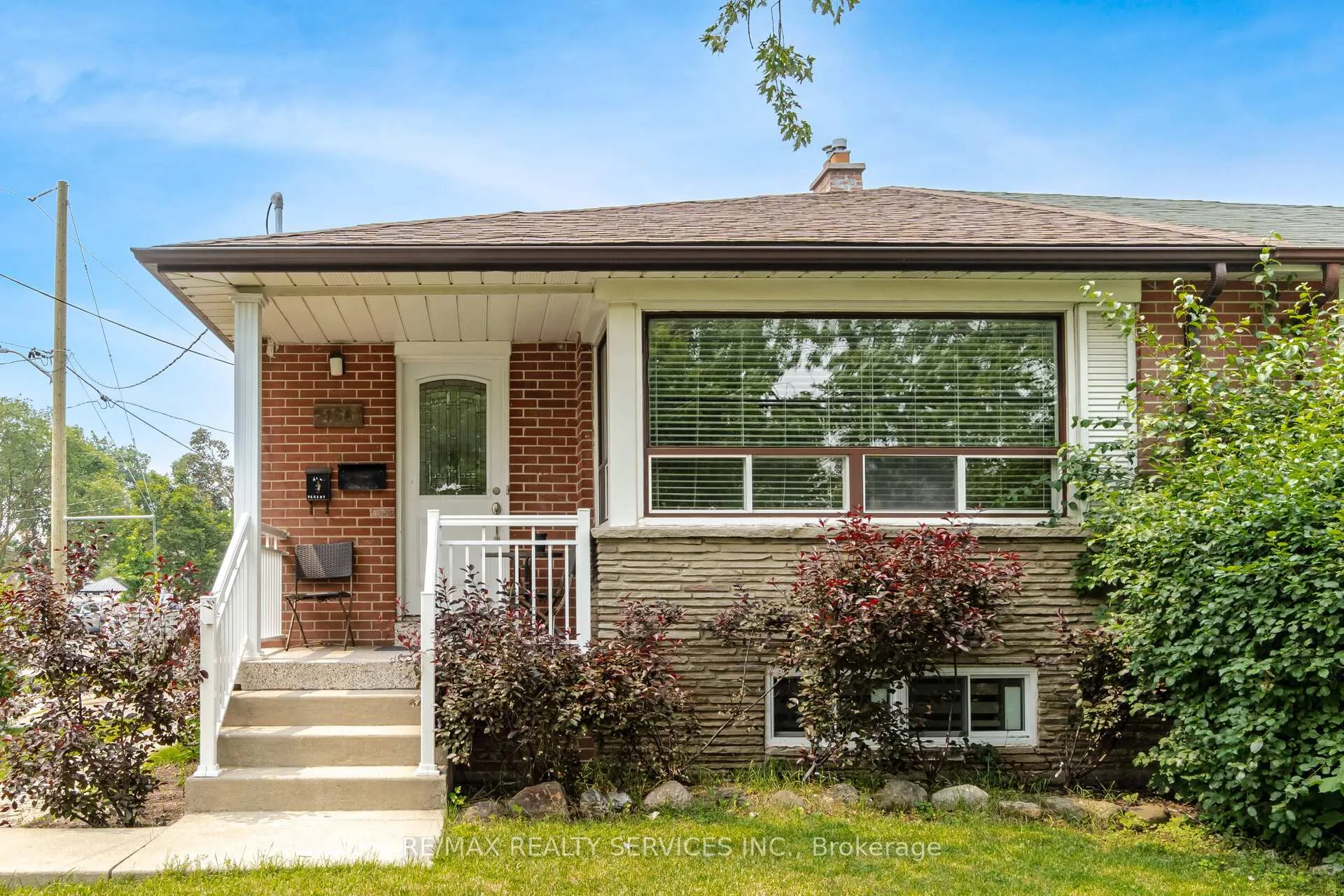 Front of Unit UPPER, 156 Vodden Street E